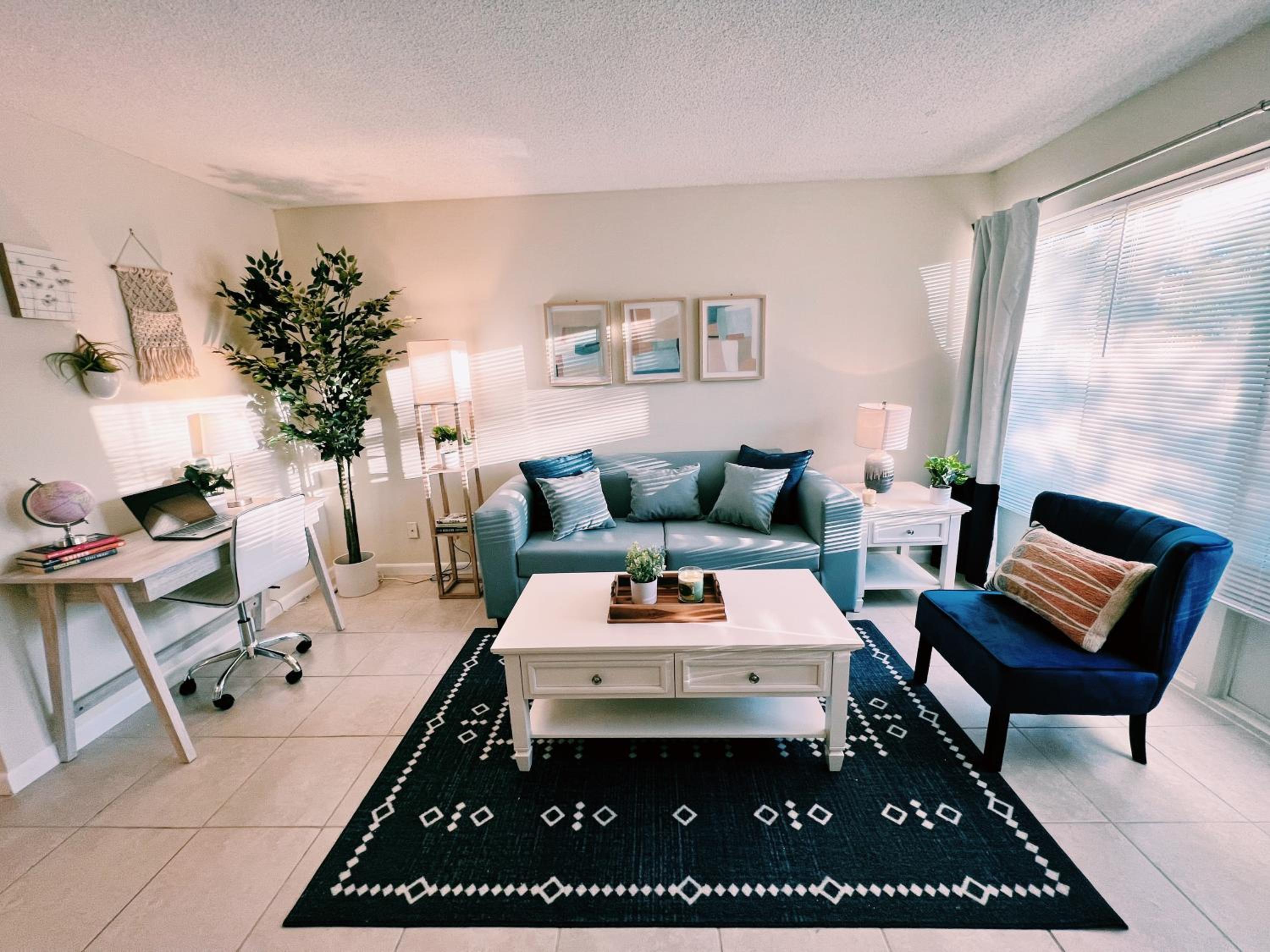 Premium Ground Floor One Bedroom King with Kitchen and Sofa Bed - Photo 39