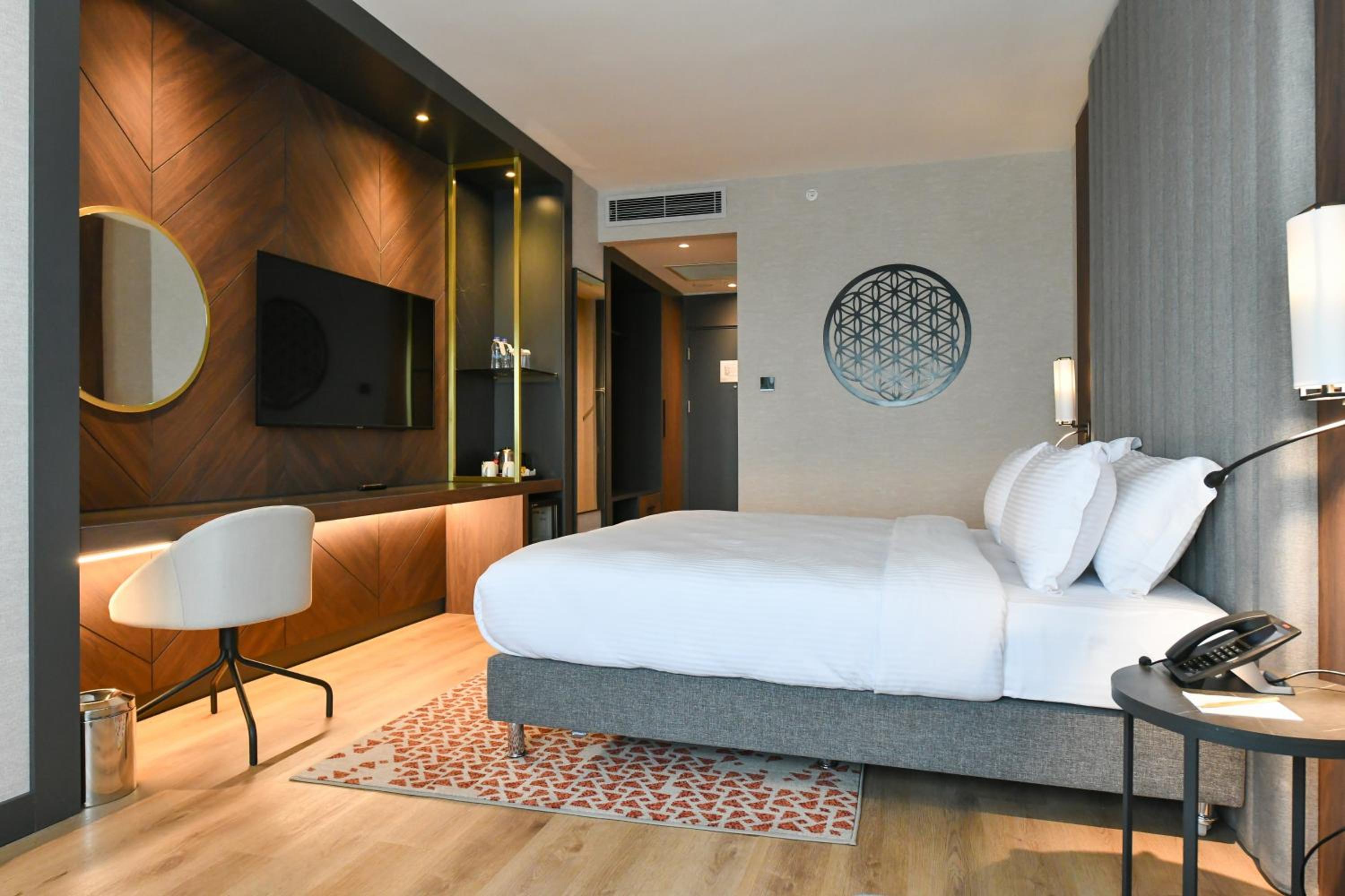 Premium King Room - High Floor - Photo 5