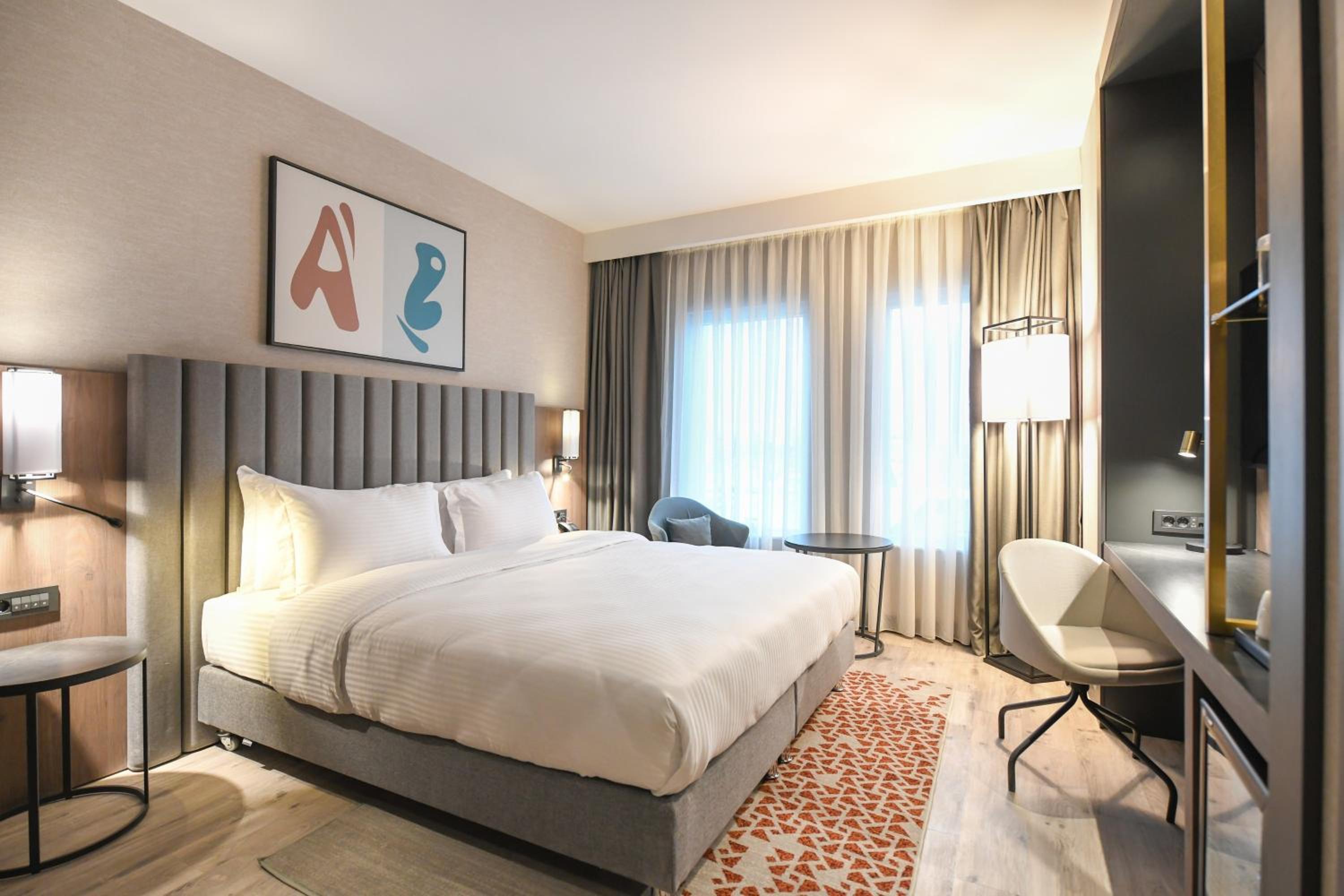 Junior King Suite with Two Single Beds - Photo 2