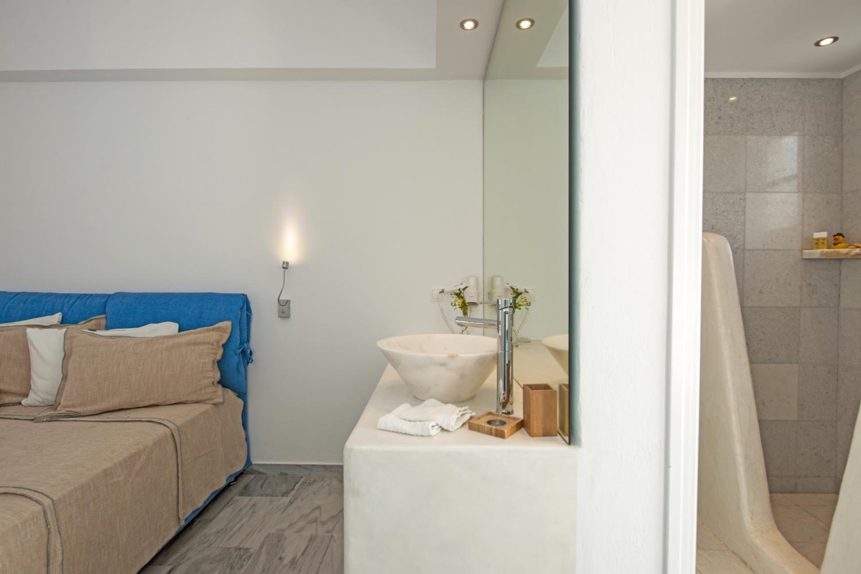 Standard Double Room - Photo 32