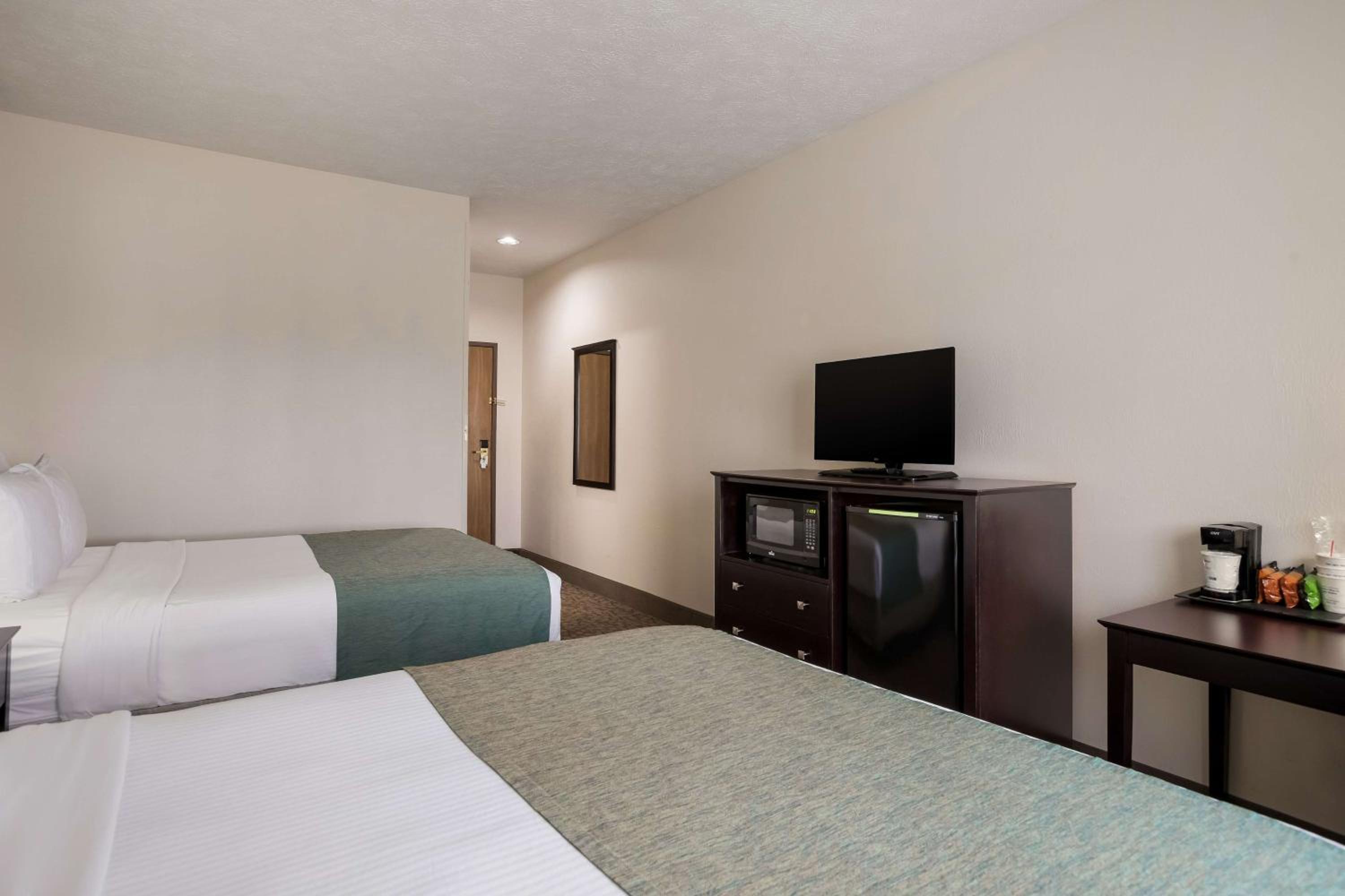 Queen Room with Two Queen Beds and Kitchen - Non-Smoking
