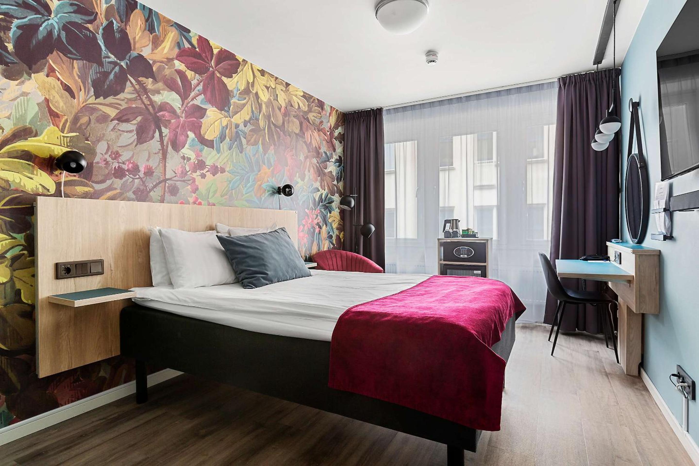 Small Queen Room