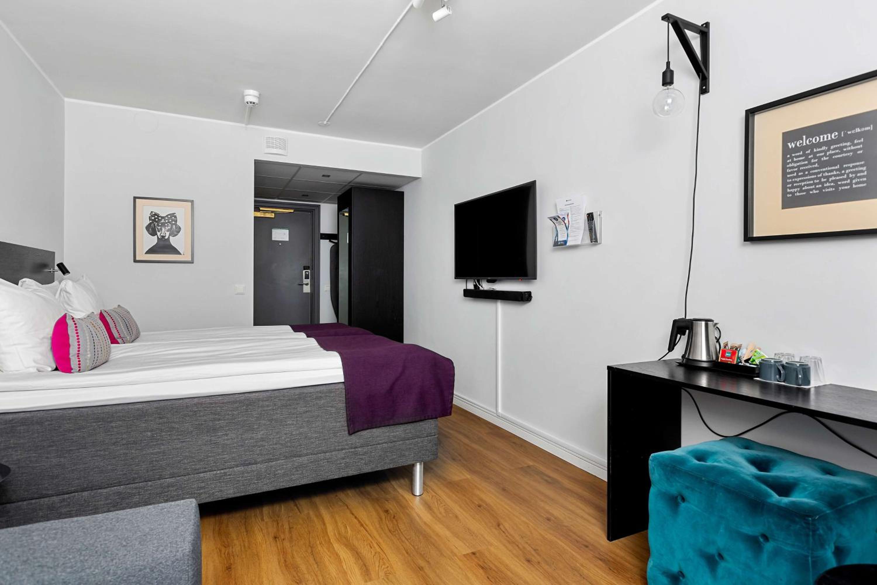 Family Twin Room - Non-Smoking - Photo 10