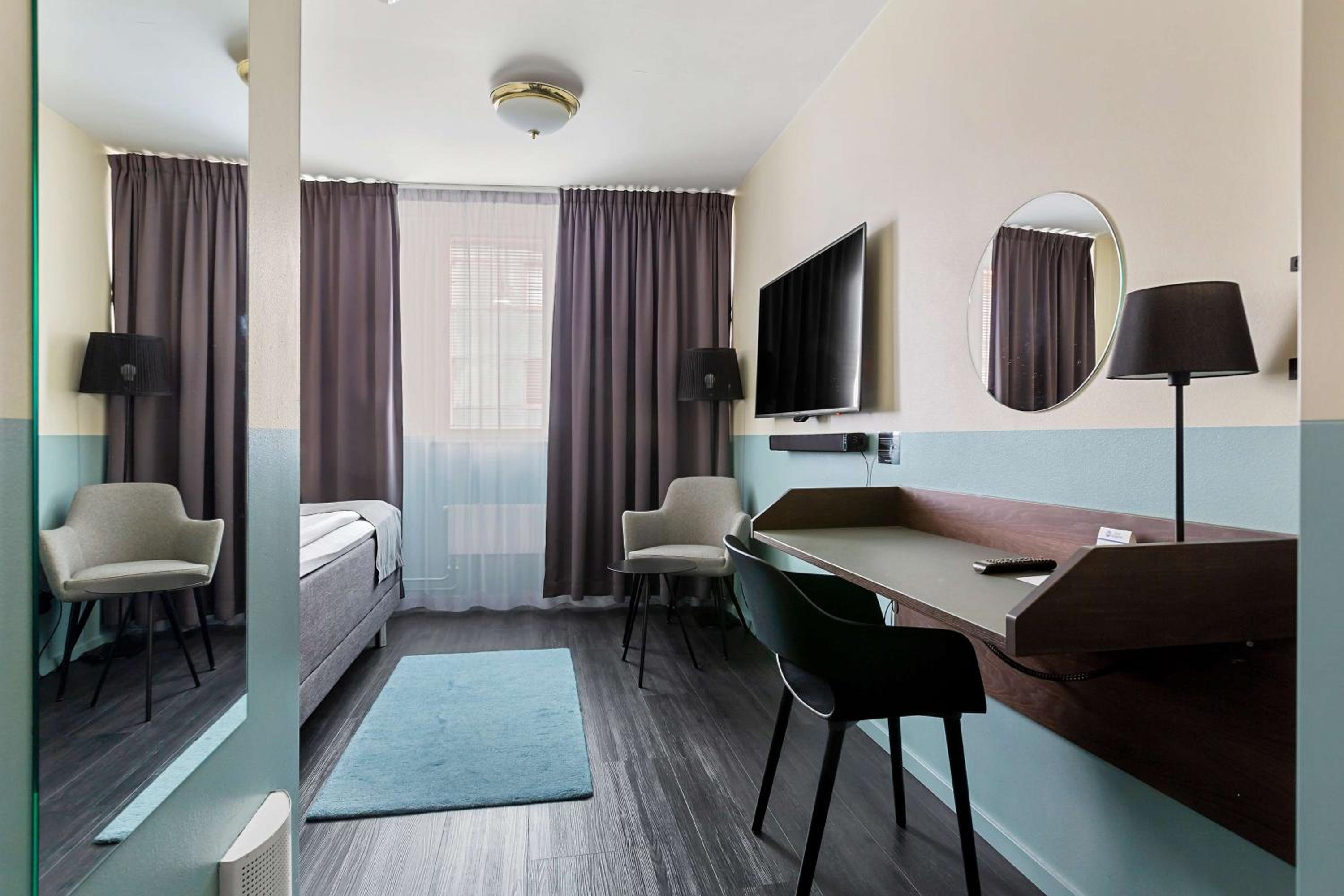 Standard Single Room thumbnail 5