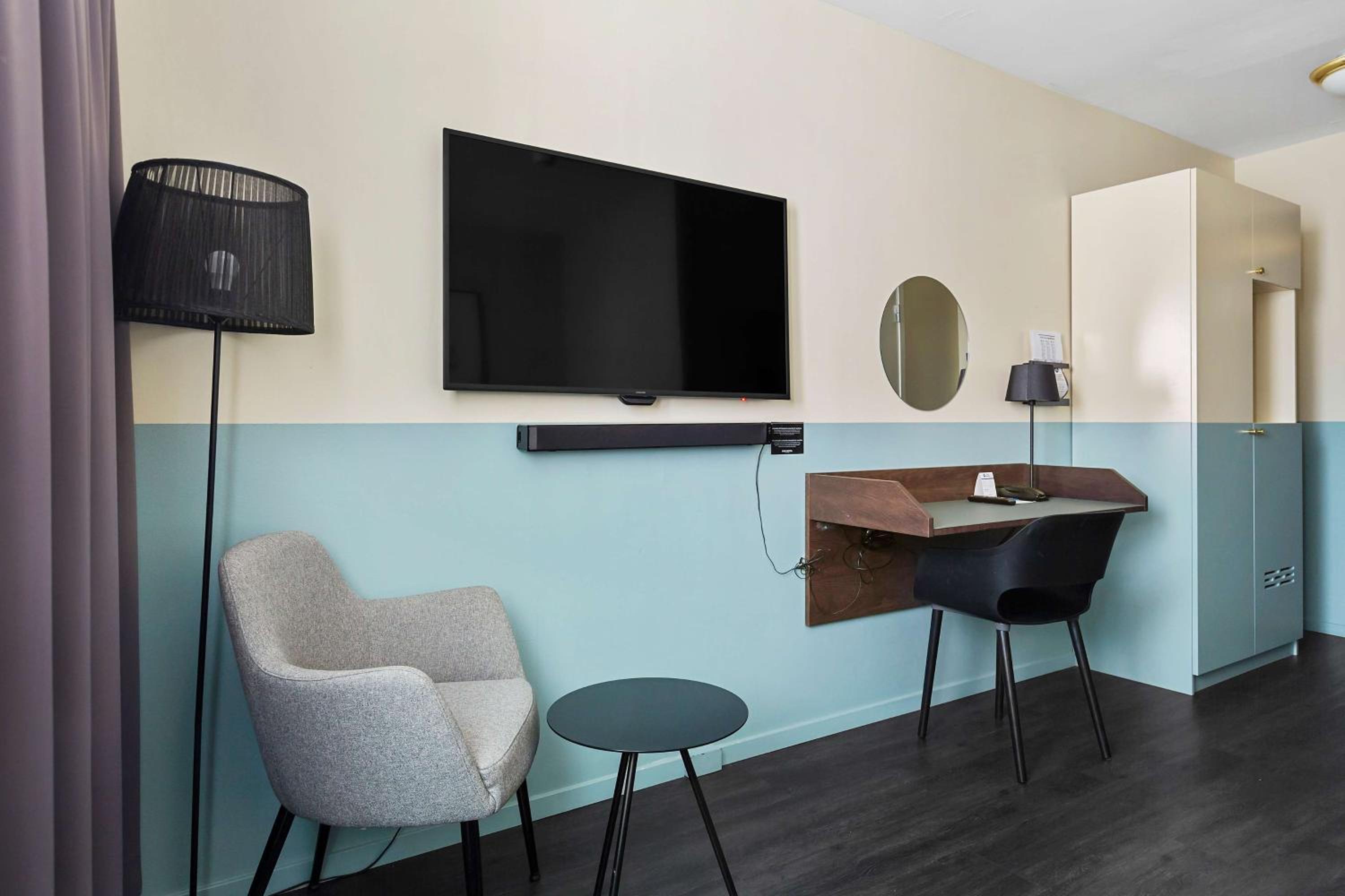 Standard Single Room thumbnail 6