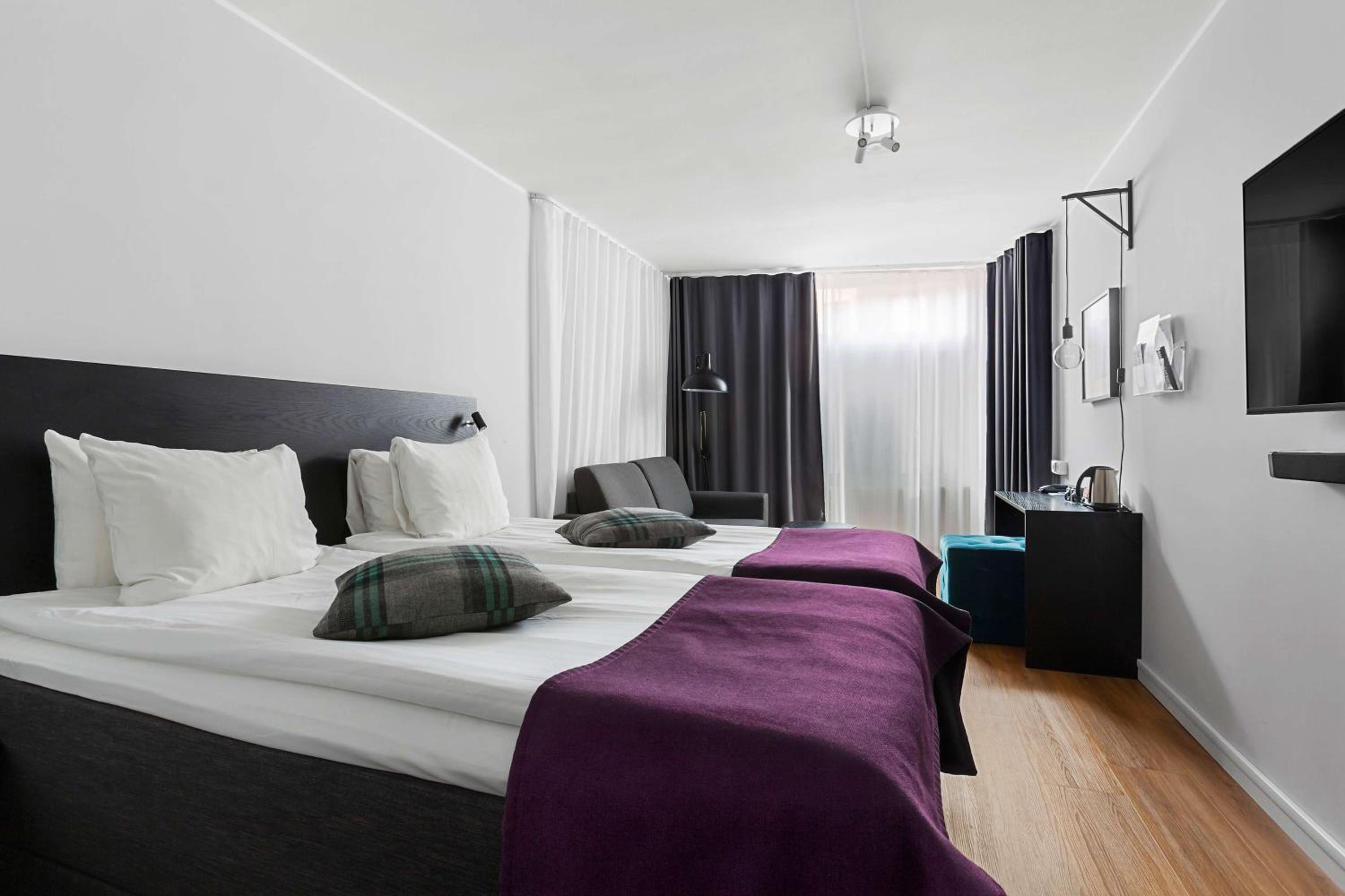 Family Twin Room with Sofa Bed - Photo 1