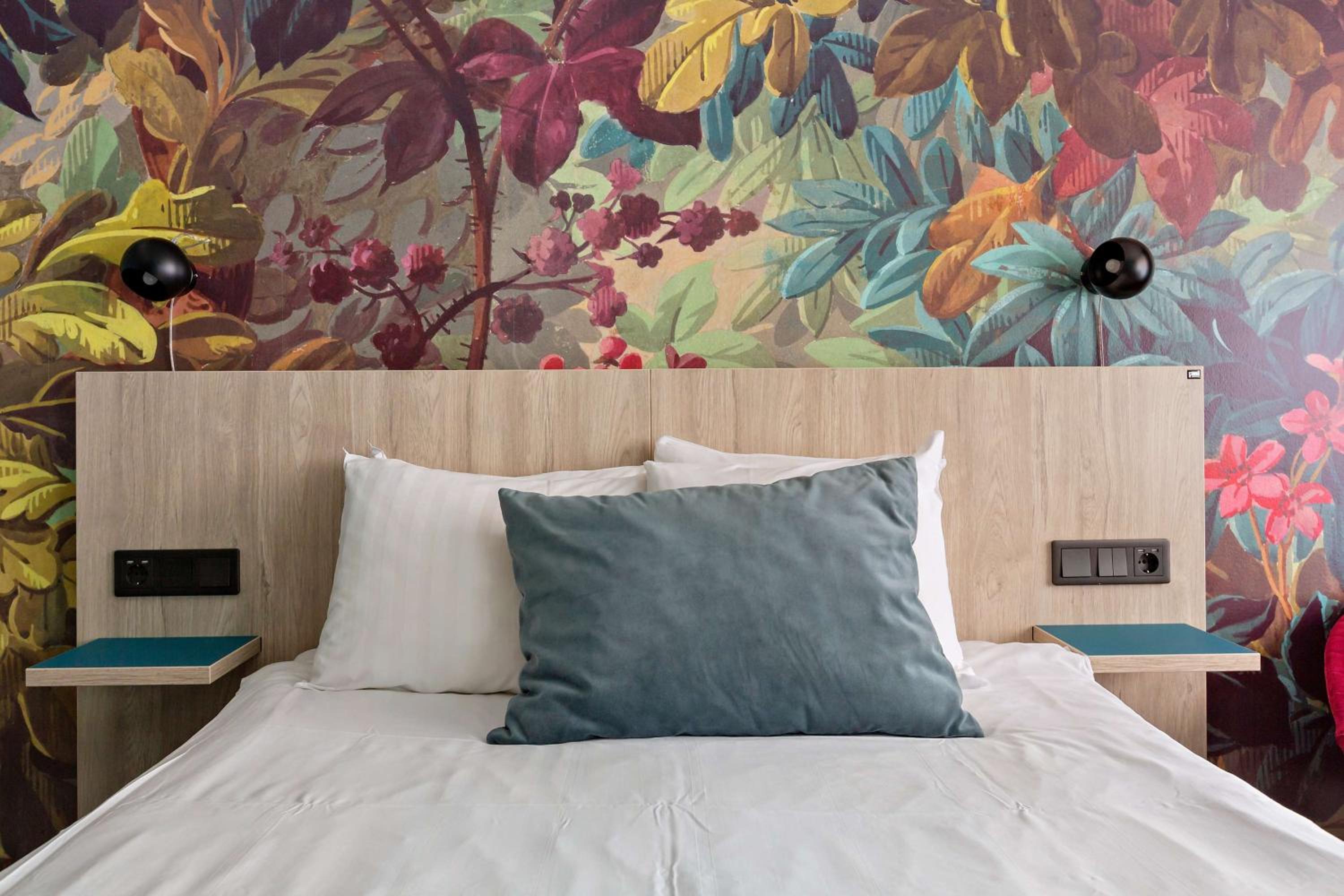 Small Queen Room