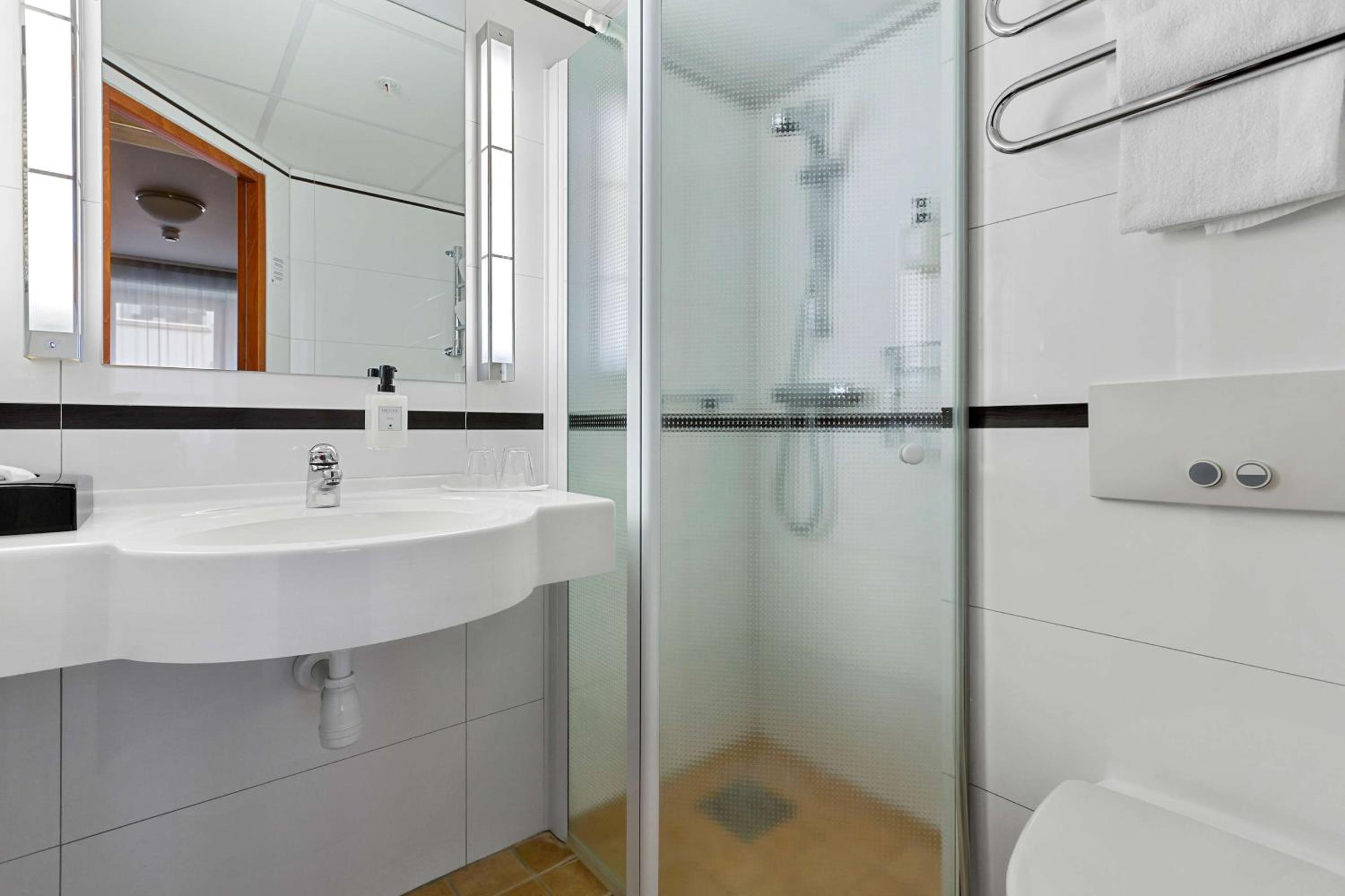 Standard Twin Room - Photo 19