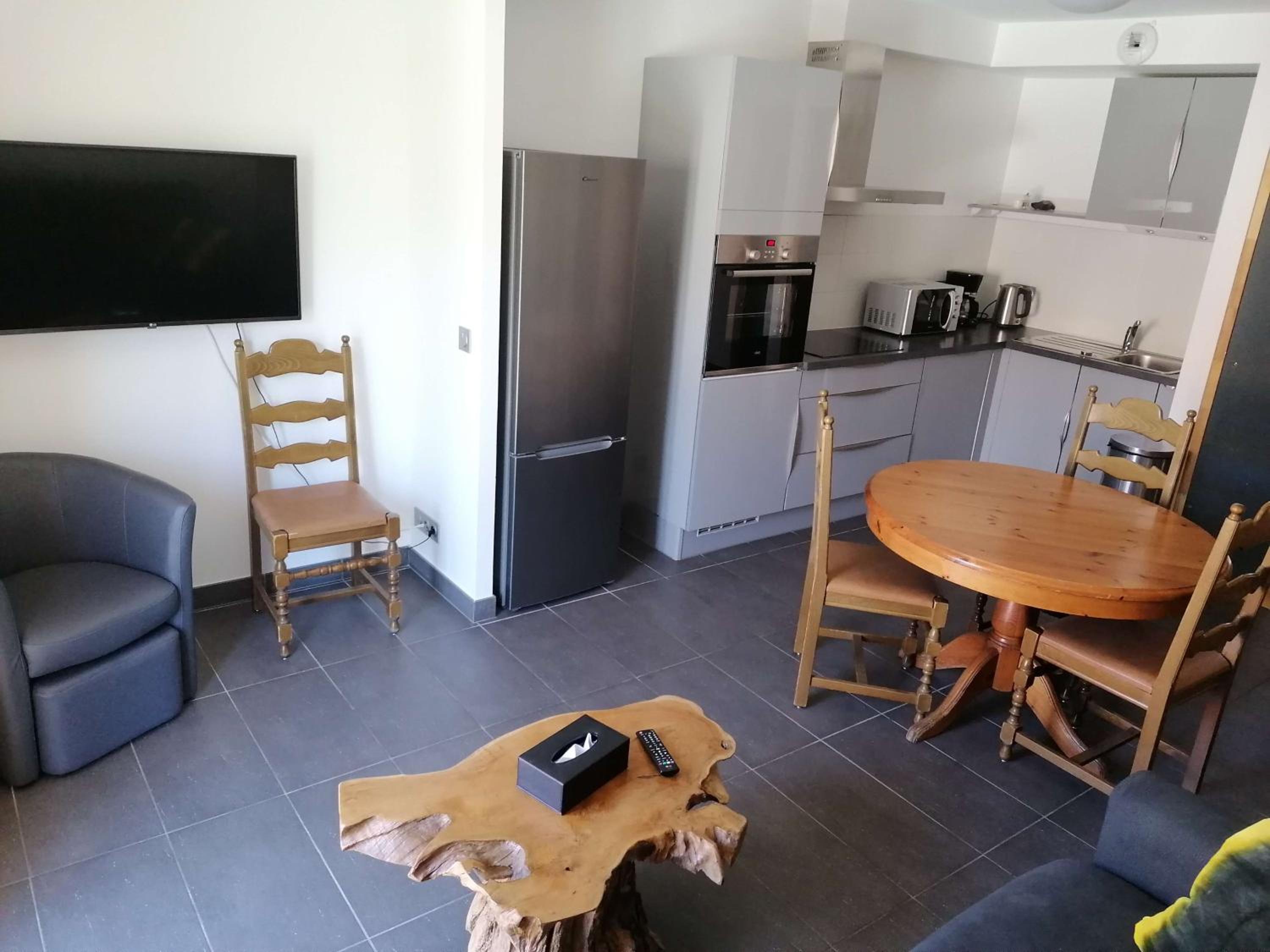 Two-Bedroom Apartment - Photo 4