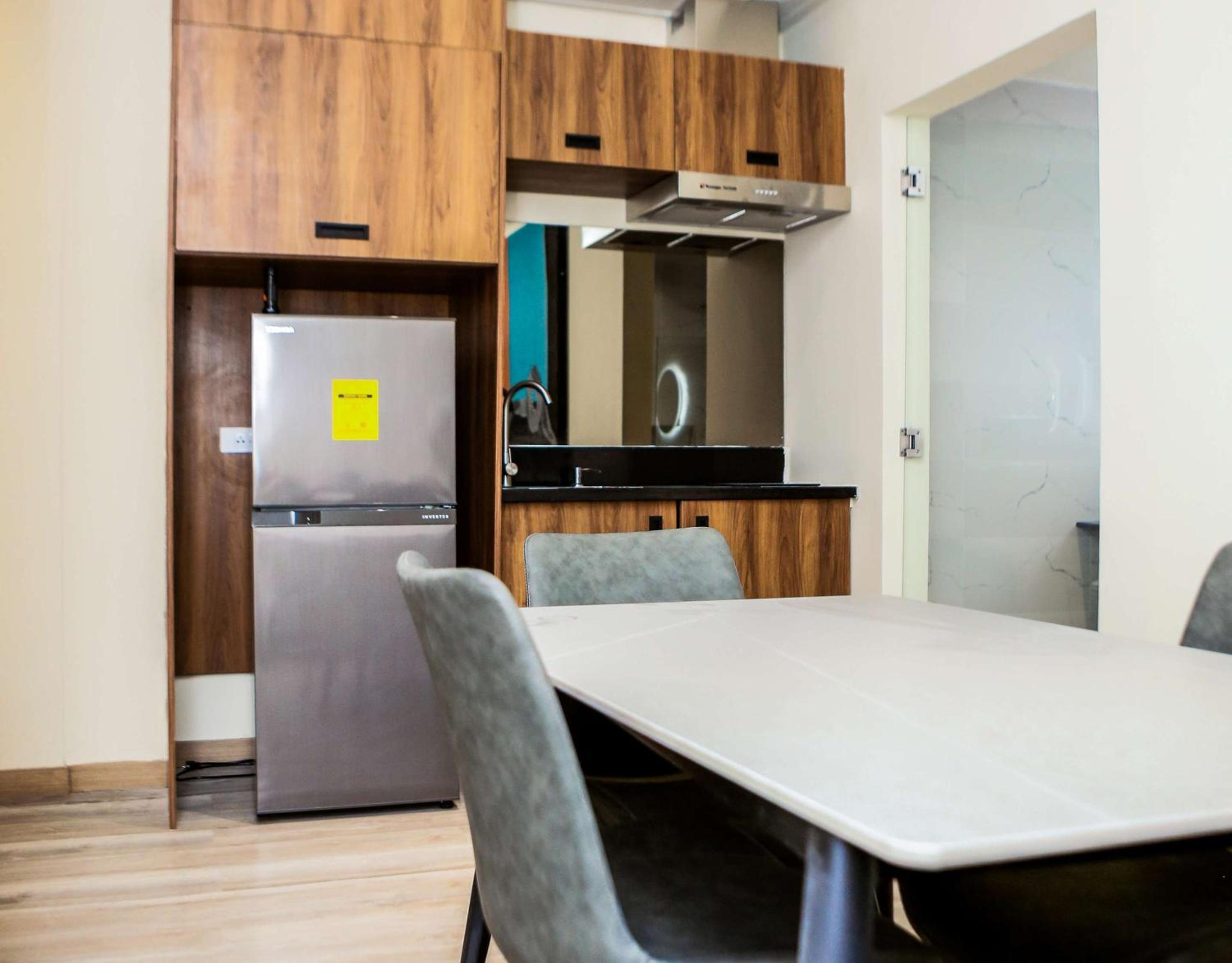 Deluxe King Suite - Photo 8