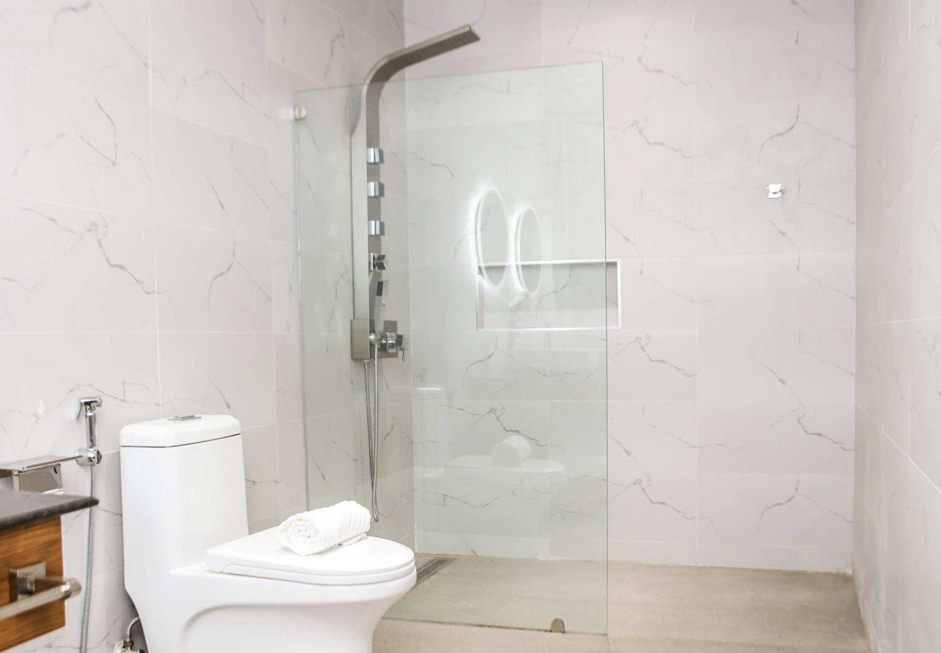 Deluxe King Suite - Photo 3