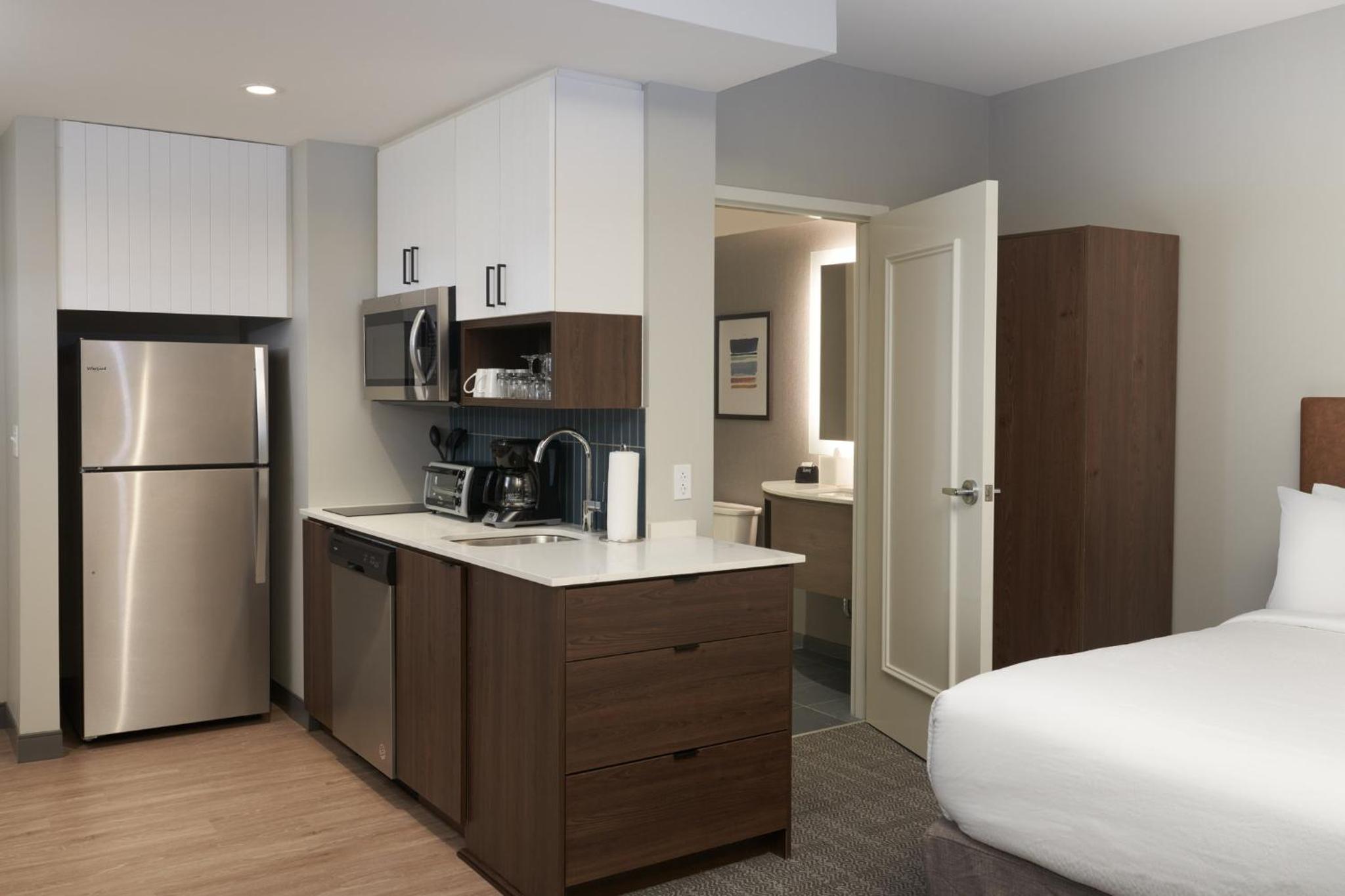 Studio Suite with Two Queen Beds - Photo 6