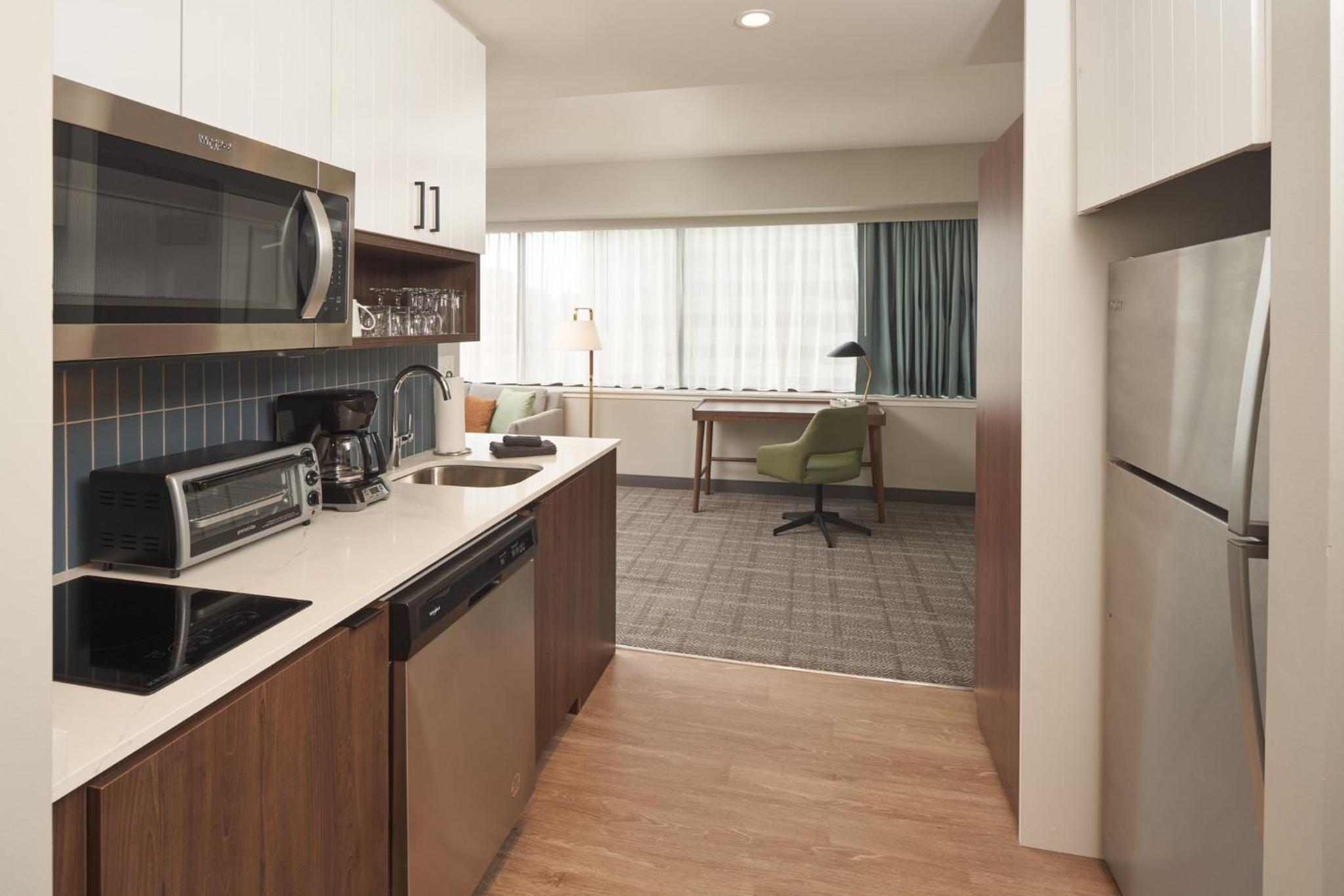 Studio Queen Suite with Two Queen Beds and City View - Photo 9