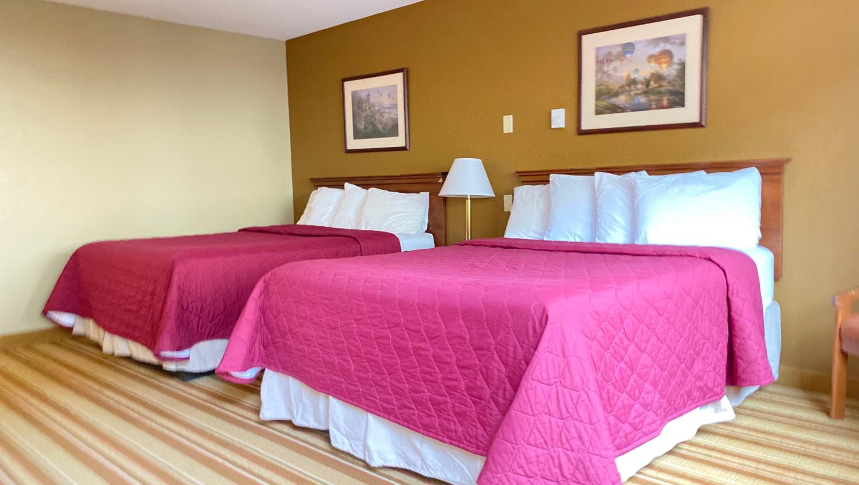 Quadruple Room with Private Bathroom - Photo 1