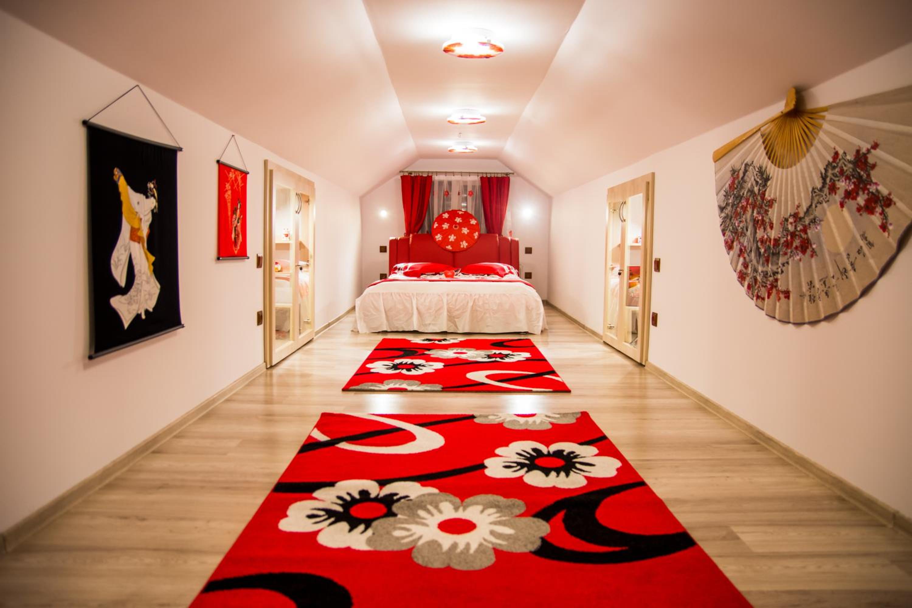Deluxe King Suite - Photo 1