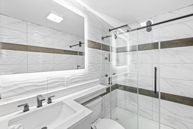 Deluxe King Room - Photo 3