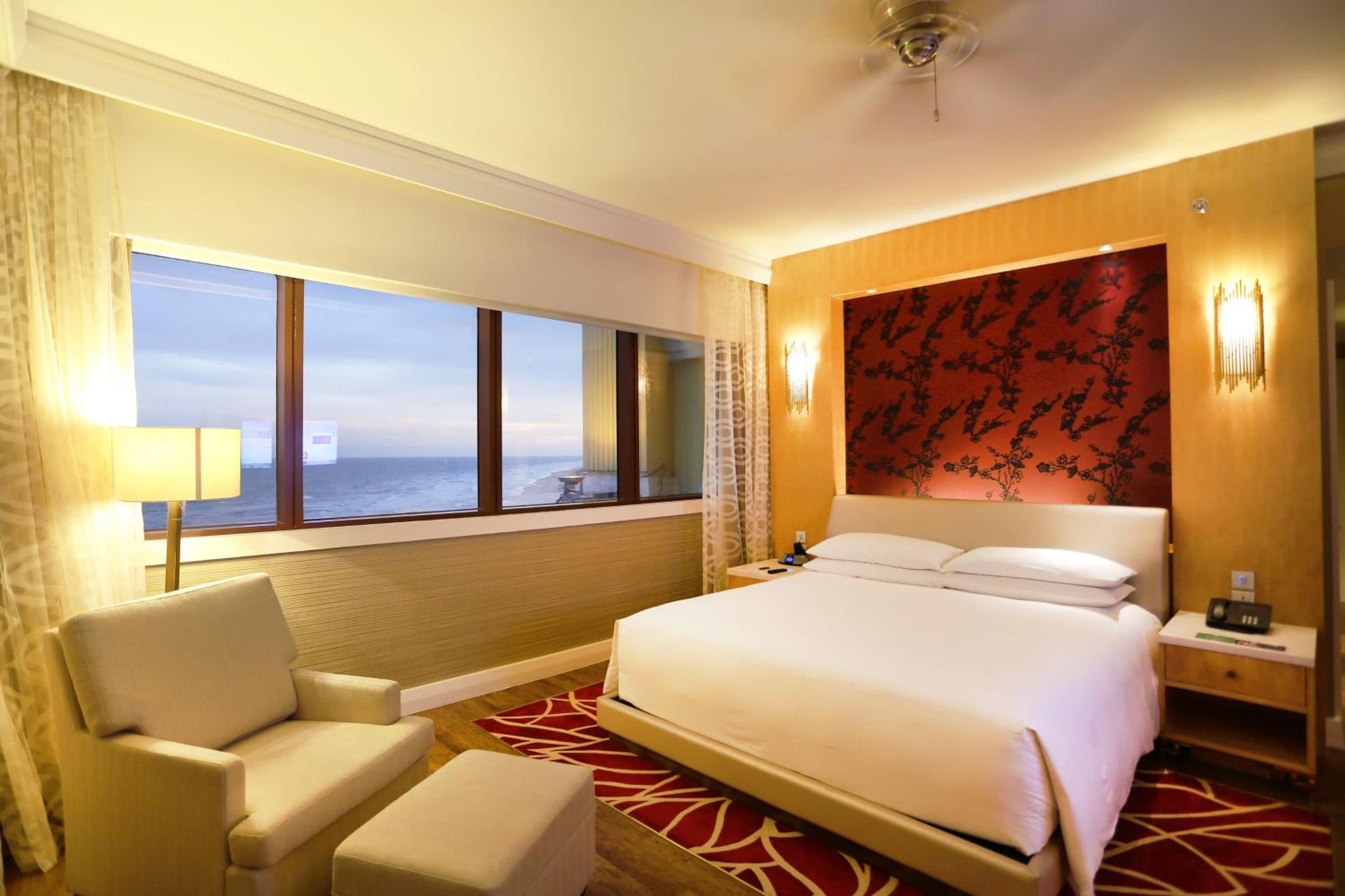 Classic King Room with Ocean View - Smoking