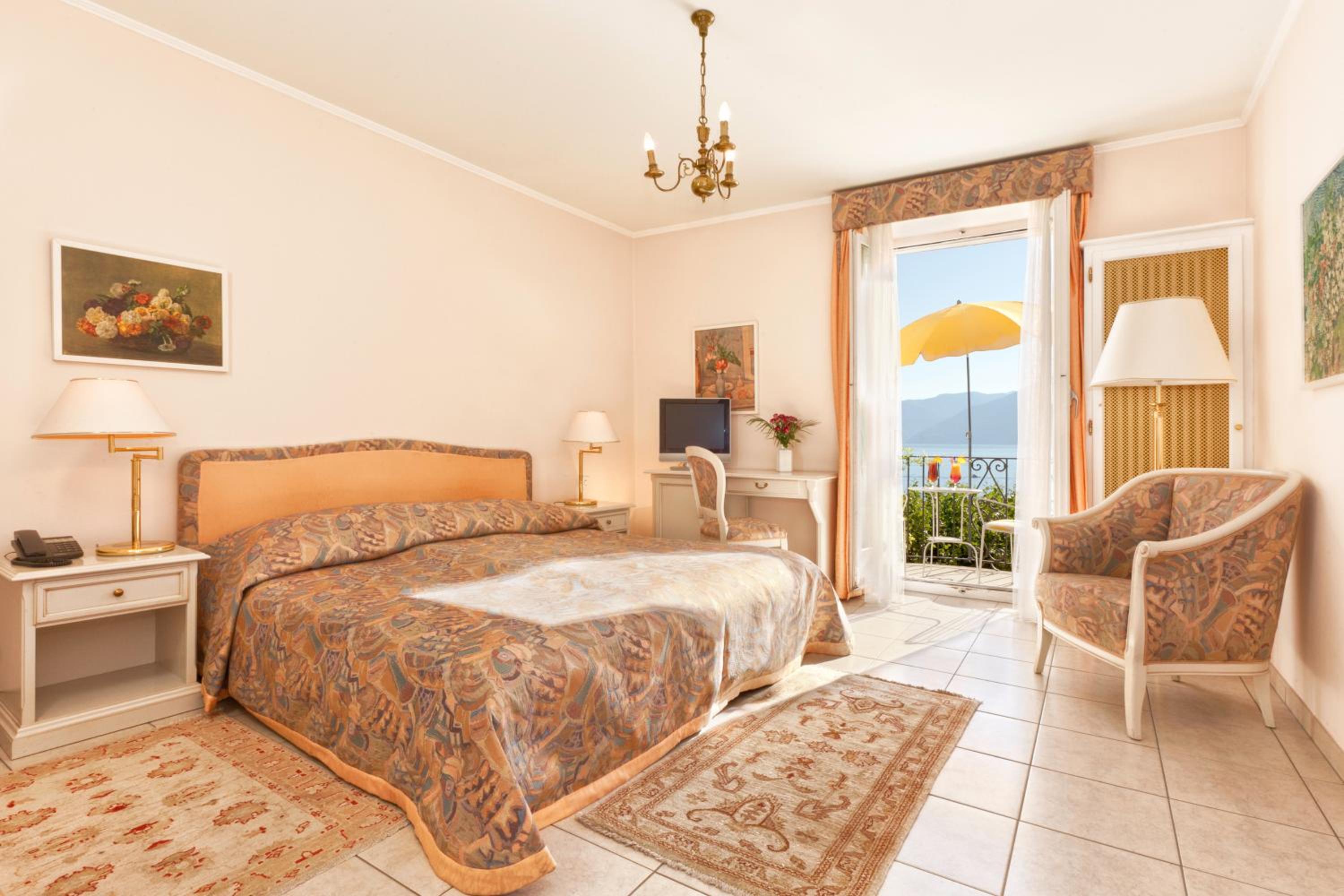 Double Room with Lake View - Photo 1