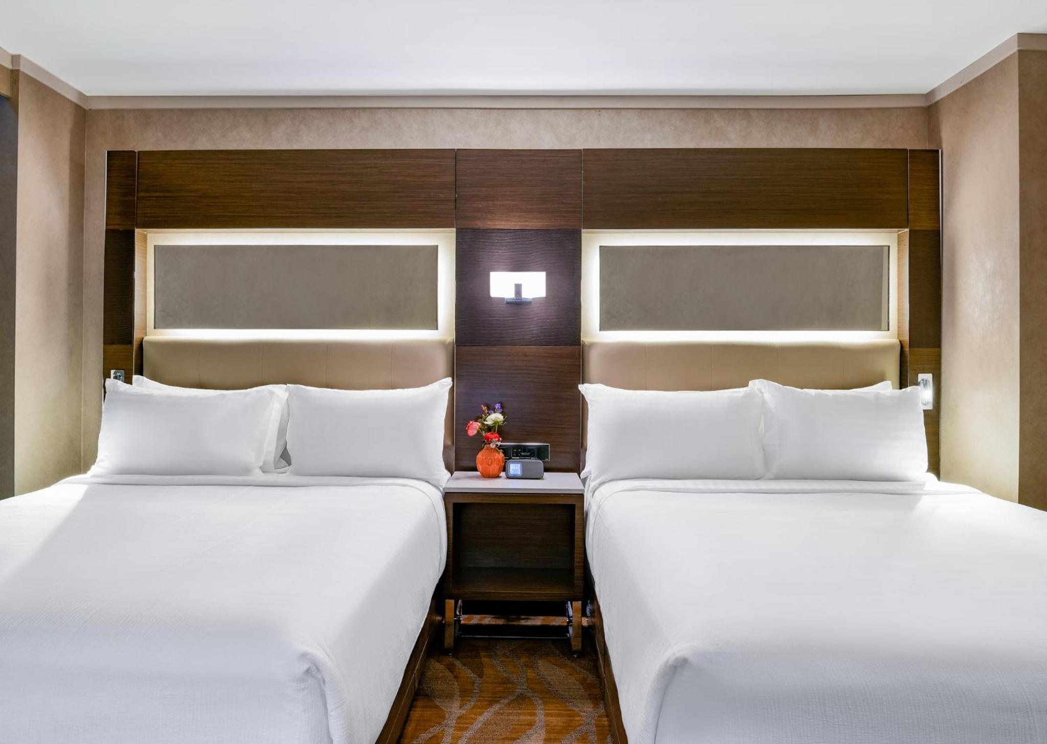 Standard Queen Room with Two Queen Beds - Hearing Accessible photo 2