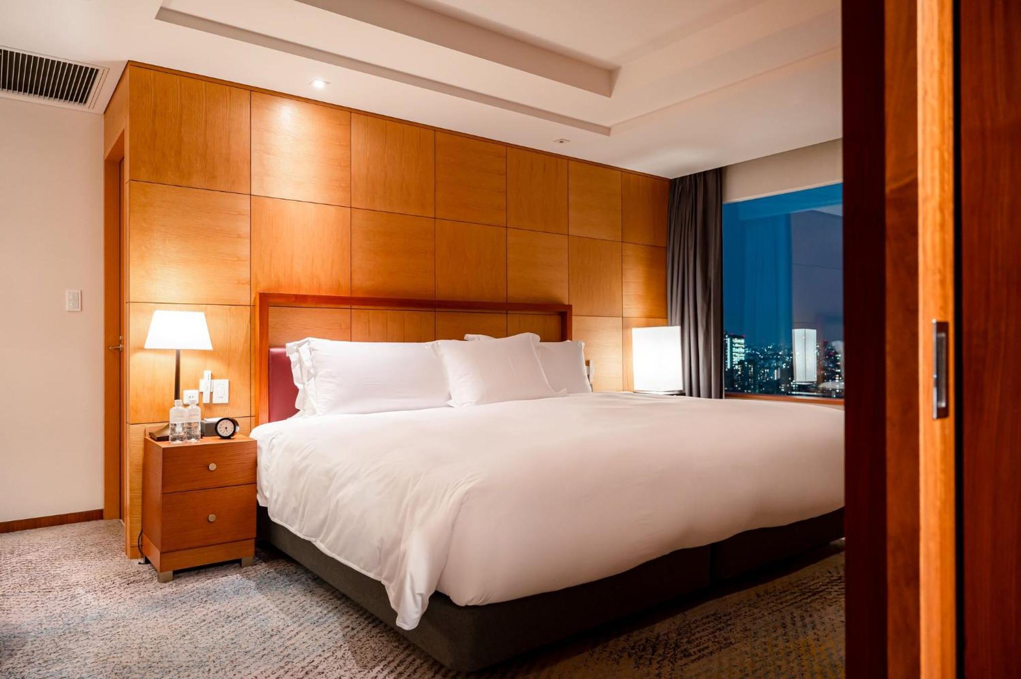 One-Bedroom King Suite - Club Lounge Access