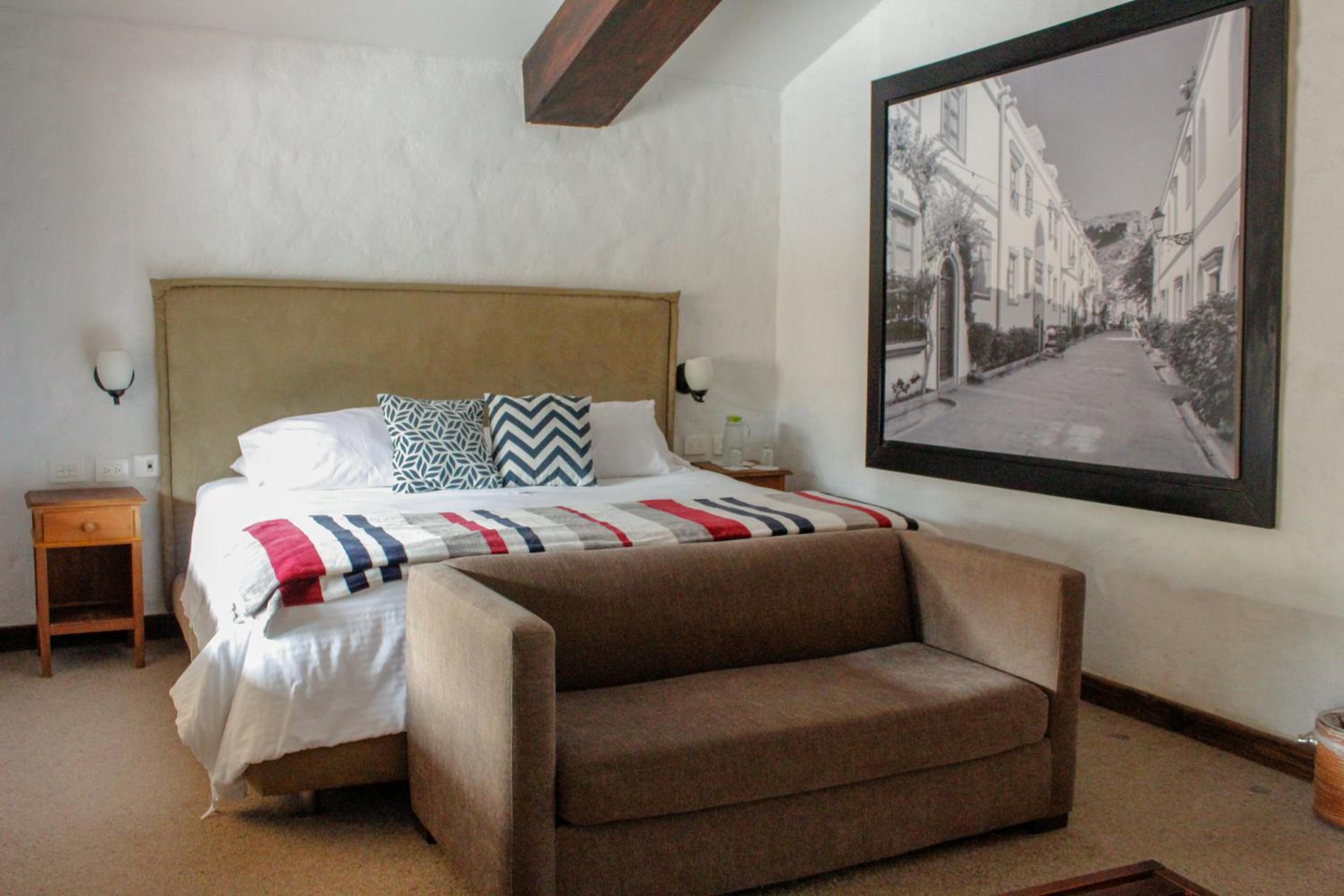 Deluxe Suite with Spa Bath - Photo 4