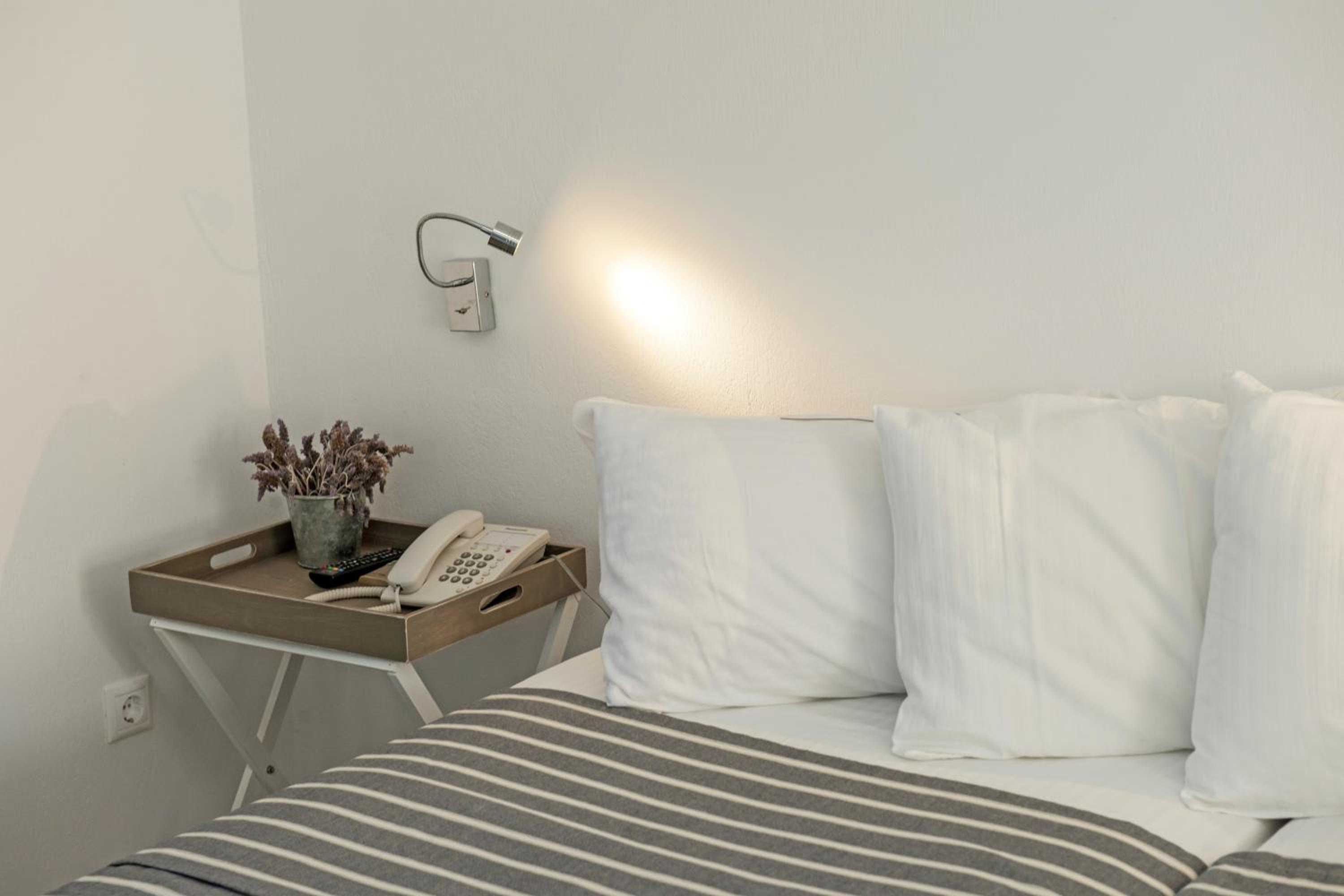 Standard Double Room - Photo 8