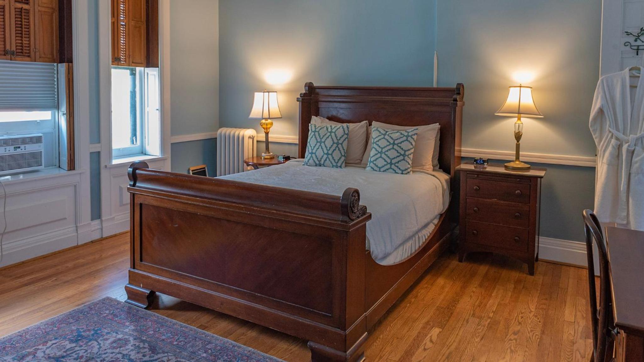 Deluxe Queen Room - Photo 1