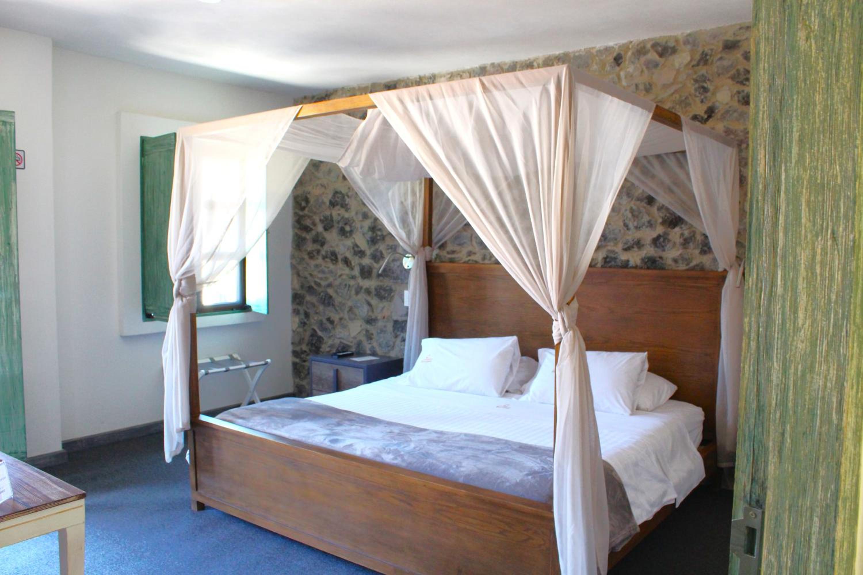 Deluxe Double Room - Photo 9