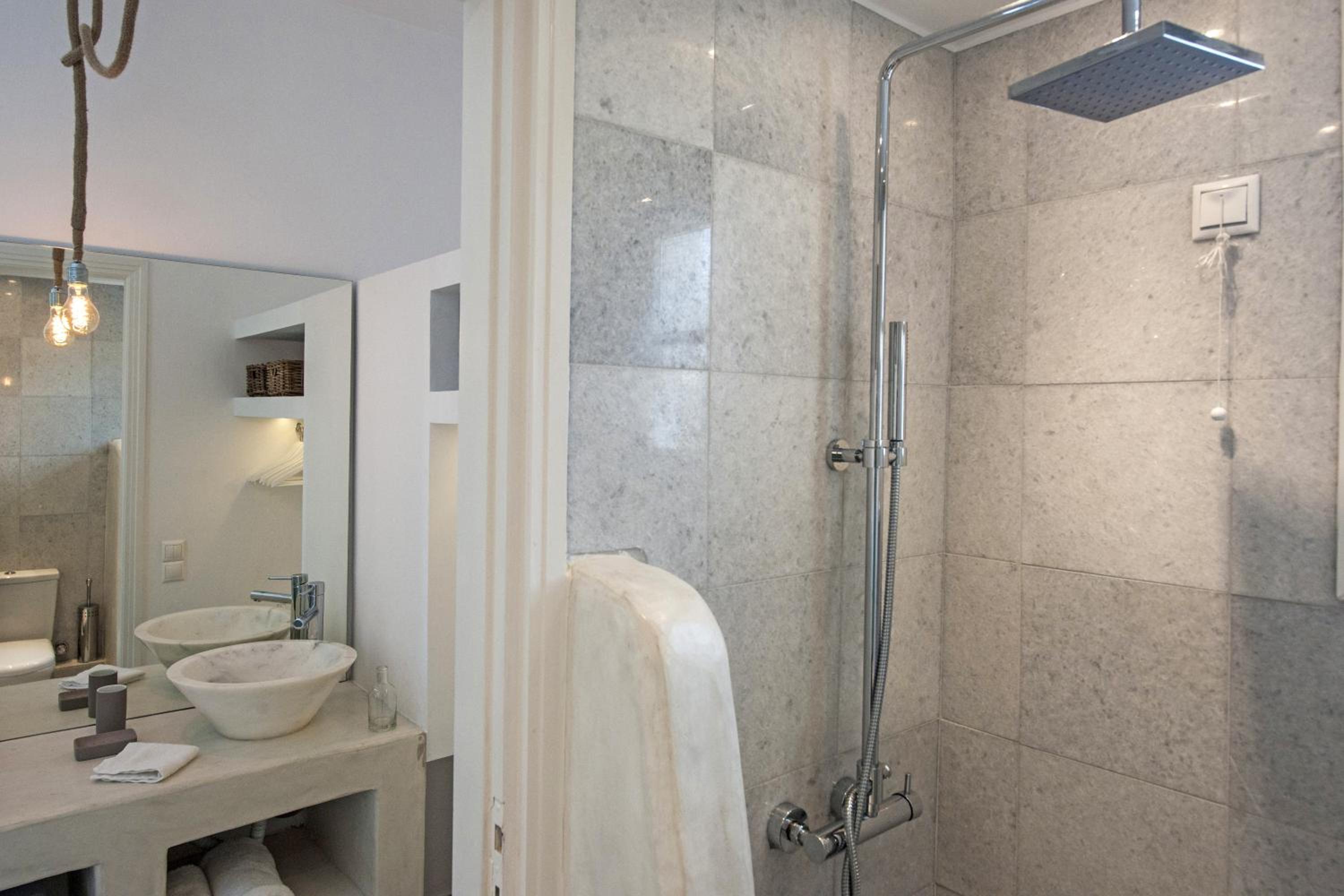 Standard Double Room - Photo 15
