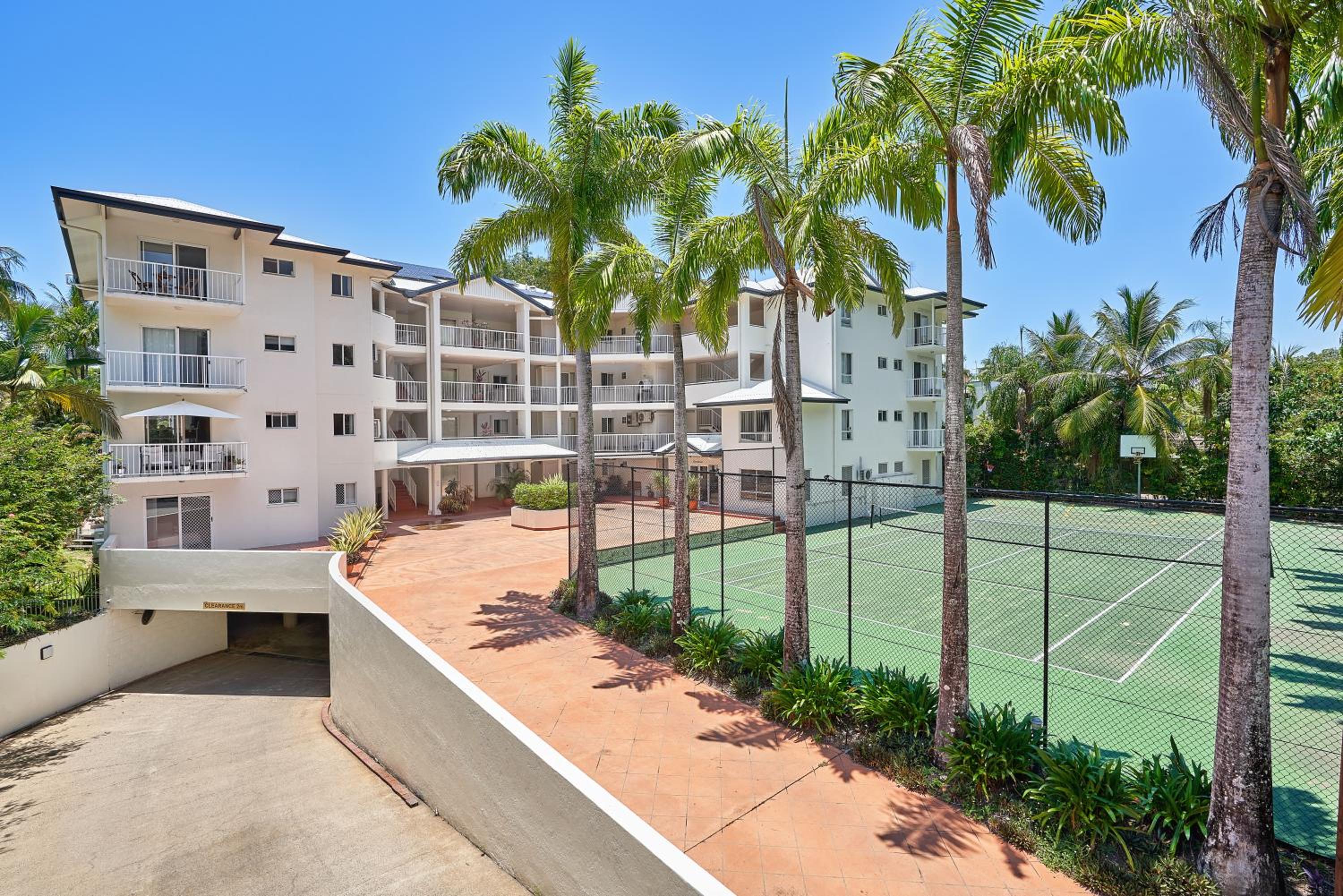 One-Bedroom Apartment - Pool/Garden View photo 3