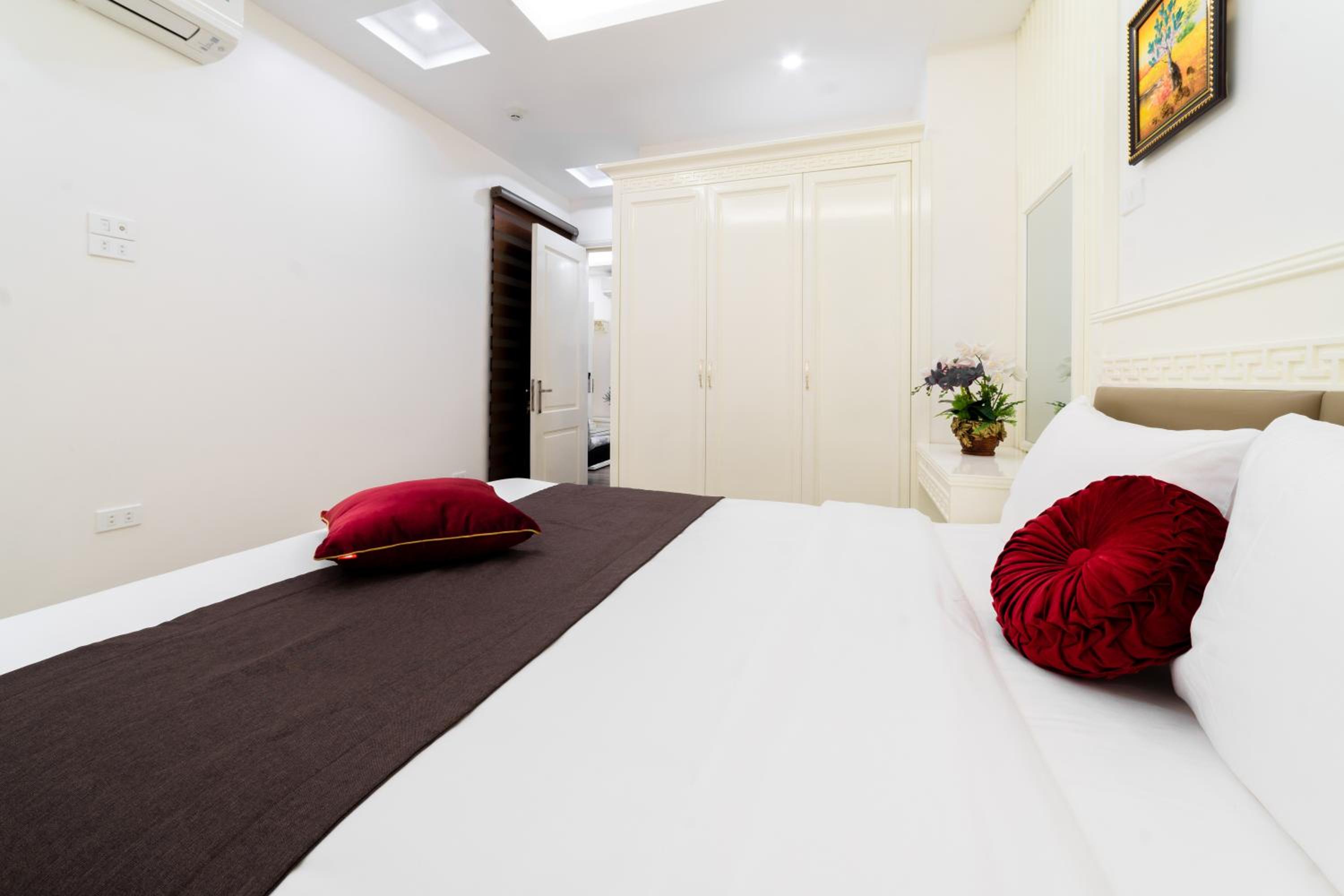 Deluxe One-Bedroom Apartment