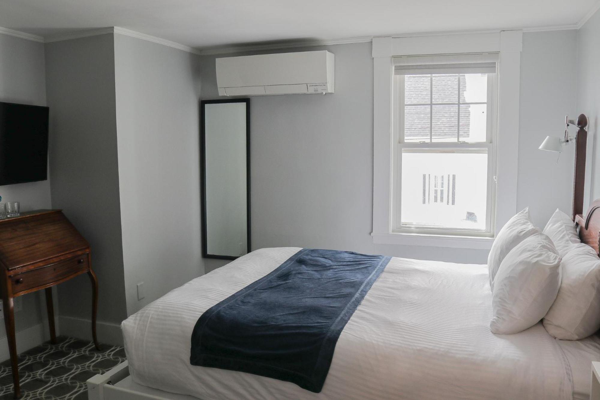 Queen Room photo 3