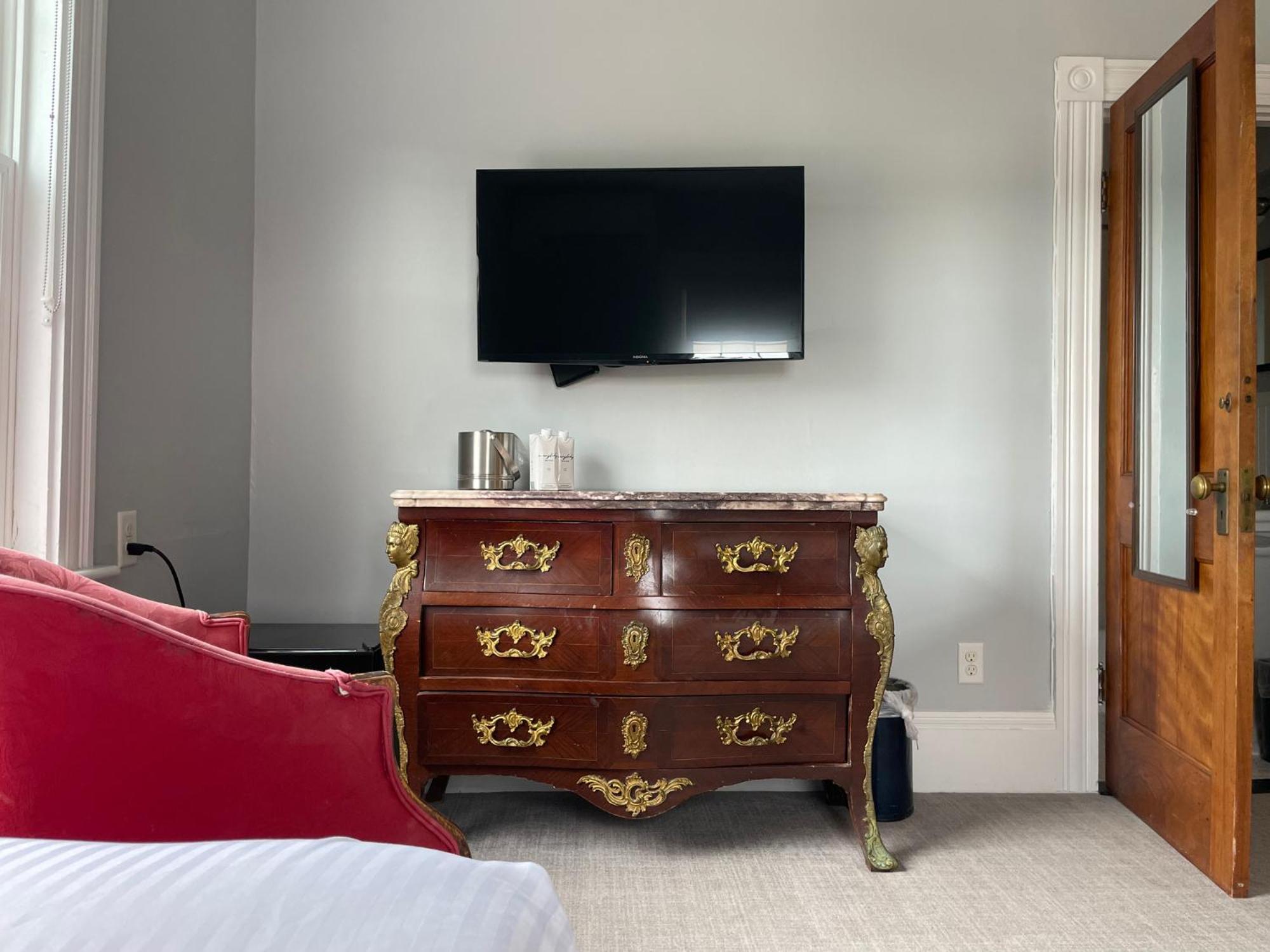 Queen Room photo 3