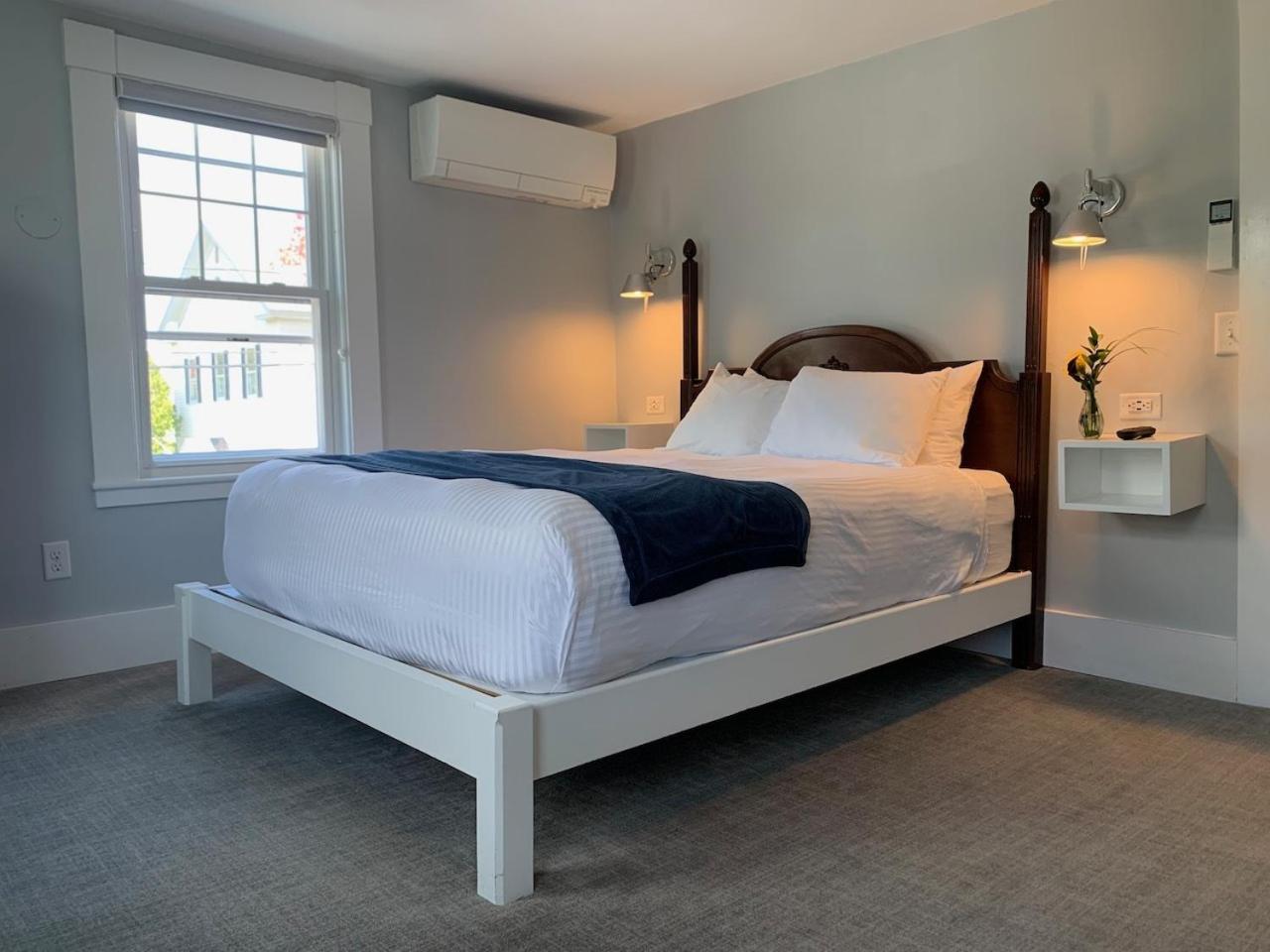 Queen Room photo 1