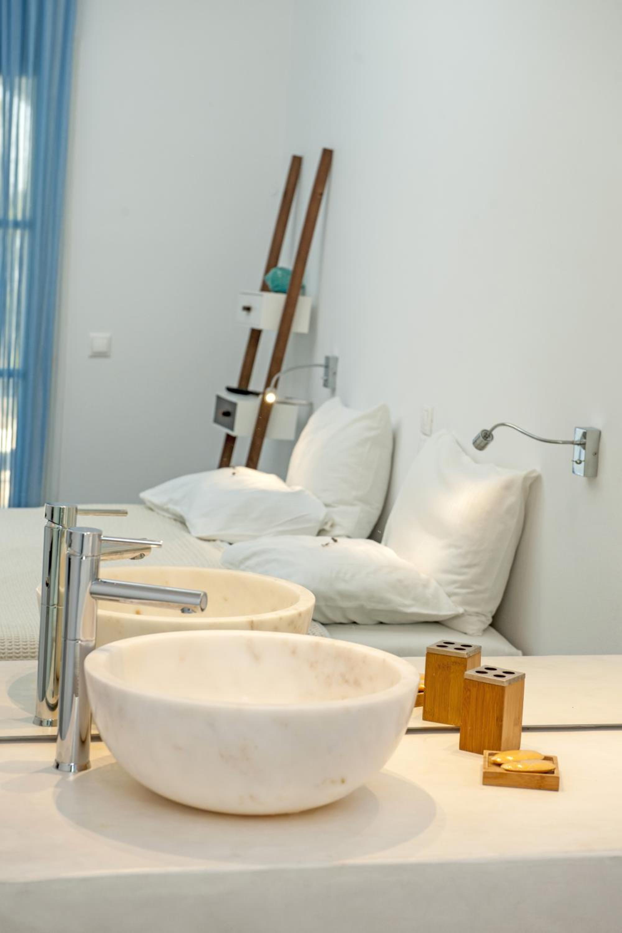 Standard Double Room - Photo 13