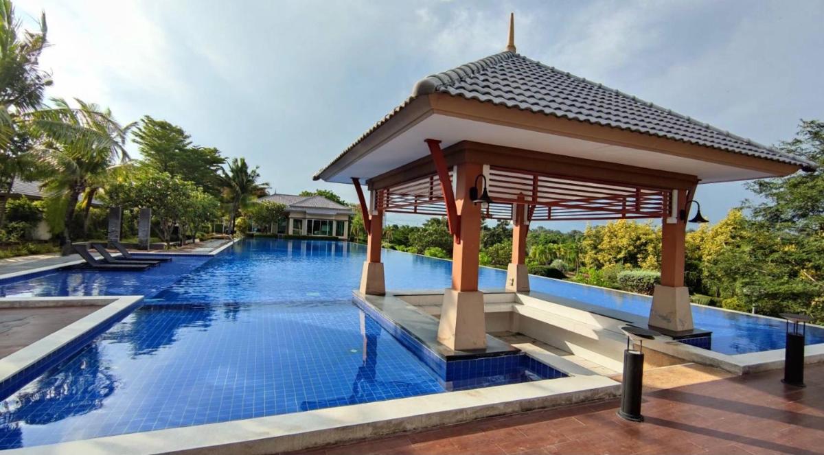 Three-Bedroom Villa photo 2