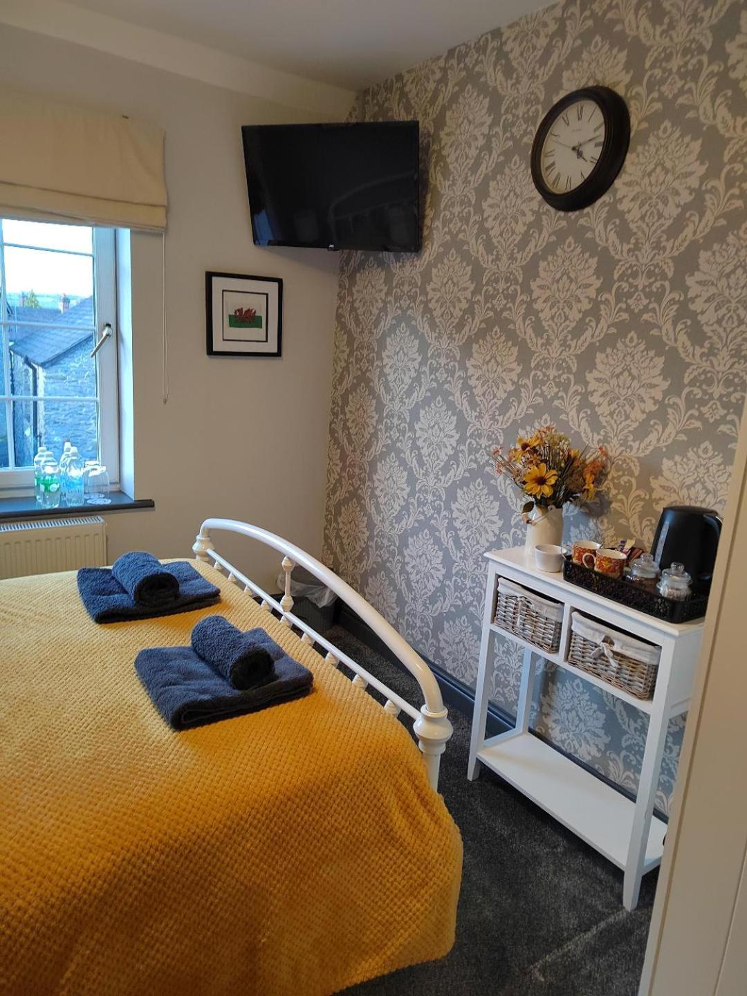 Double Room with Private Bathroom - Photo 5