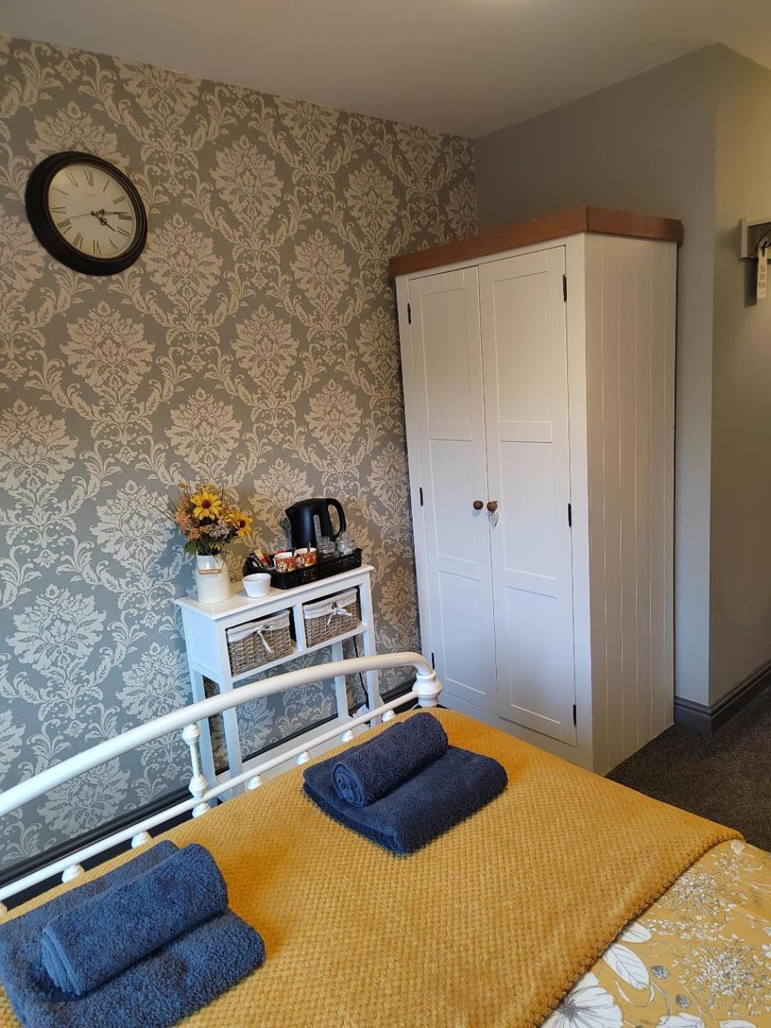 Double Room with Private Bathroom - Photo 6