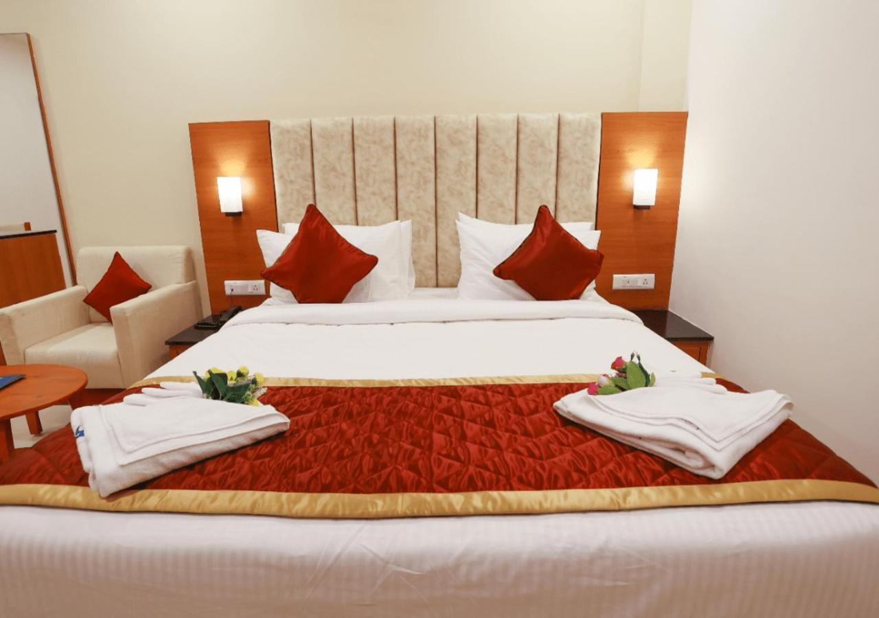 Deluxe Queen Room - Photo 10