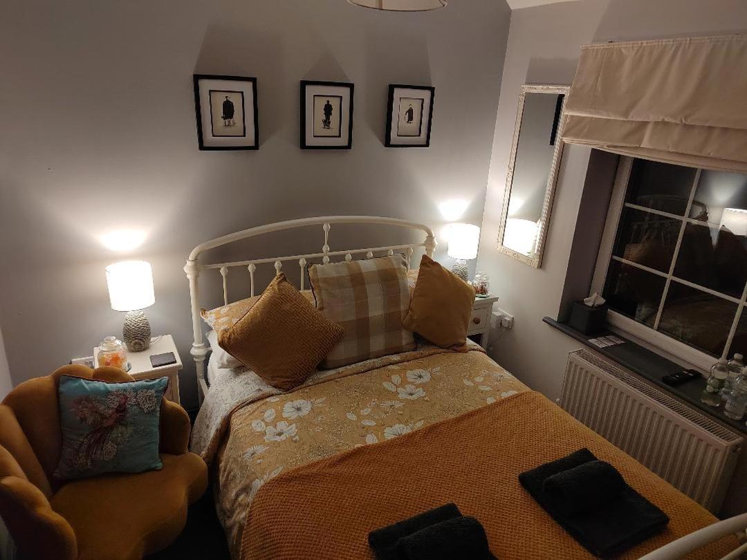 Double Room with Private Bathroom - Photo 9