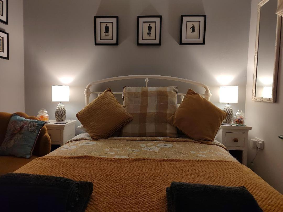 Double Room with Private Bathroom - Photo 12