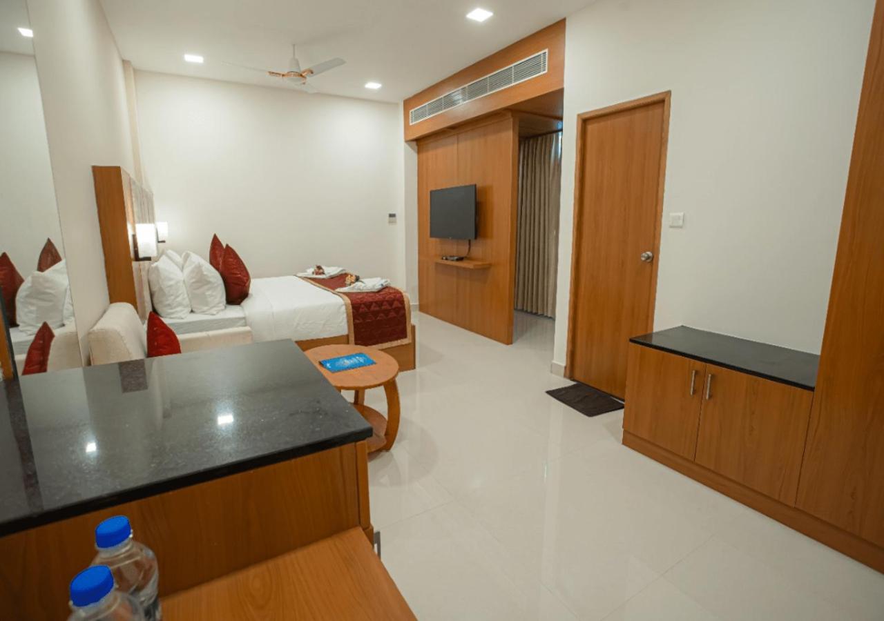 Deluxe Queen Room - Photo 9