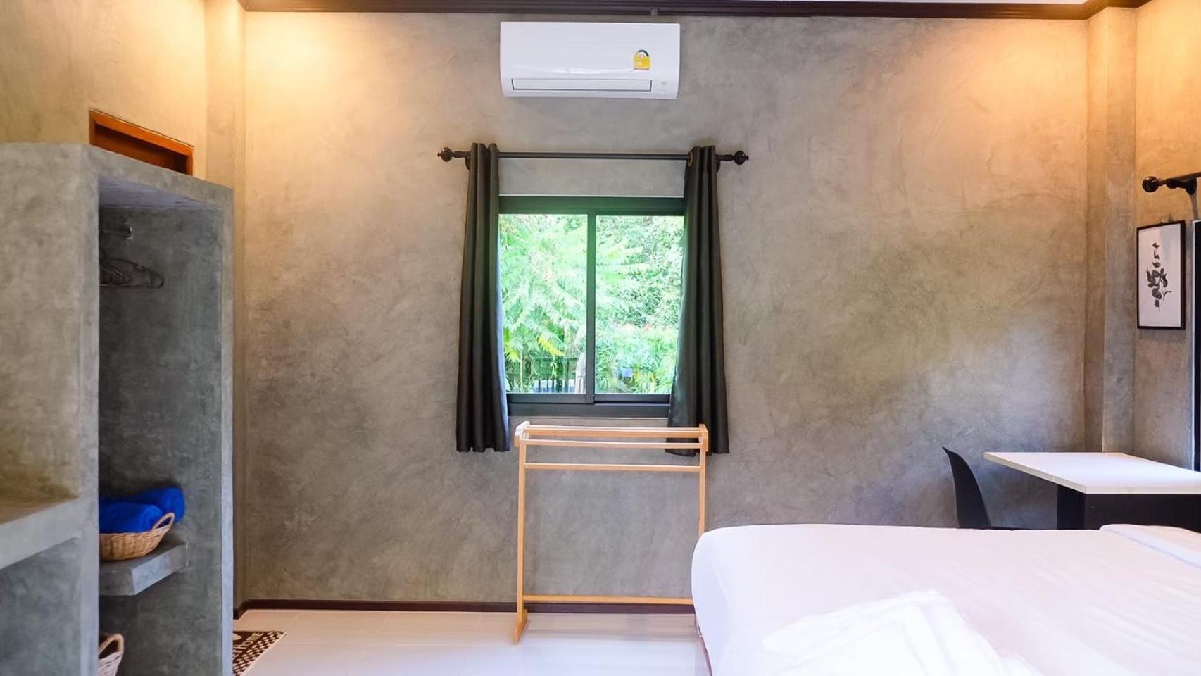 Double Room with Pool View photo 3