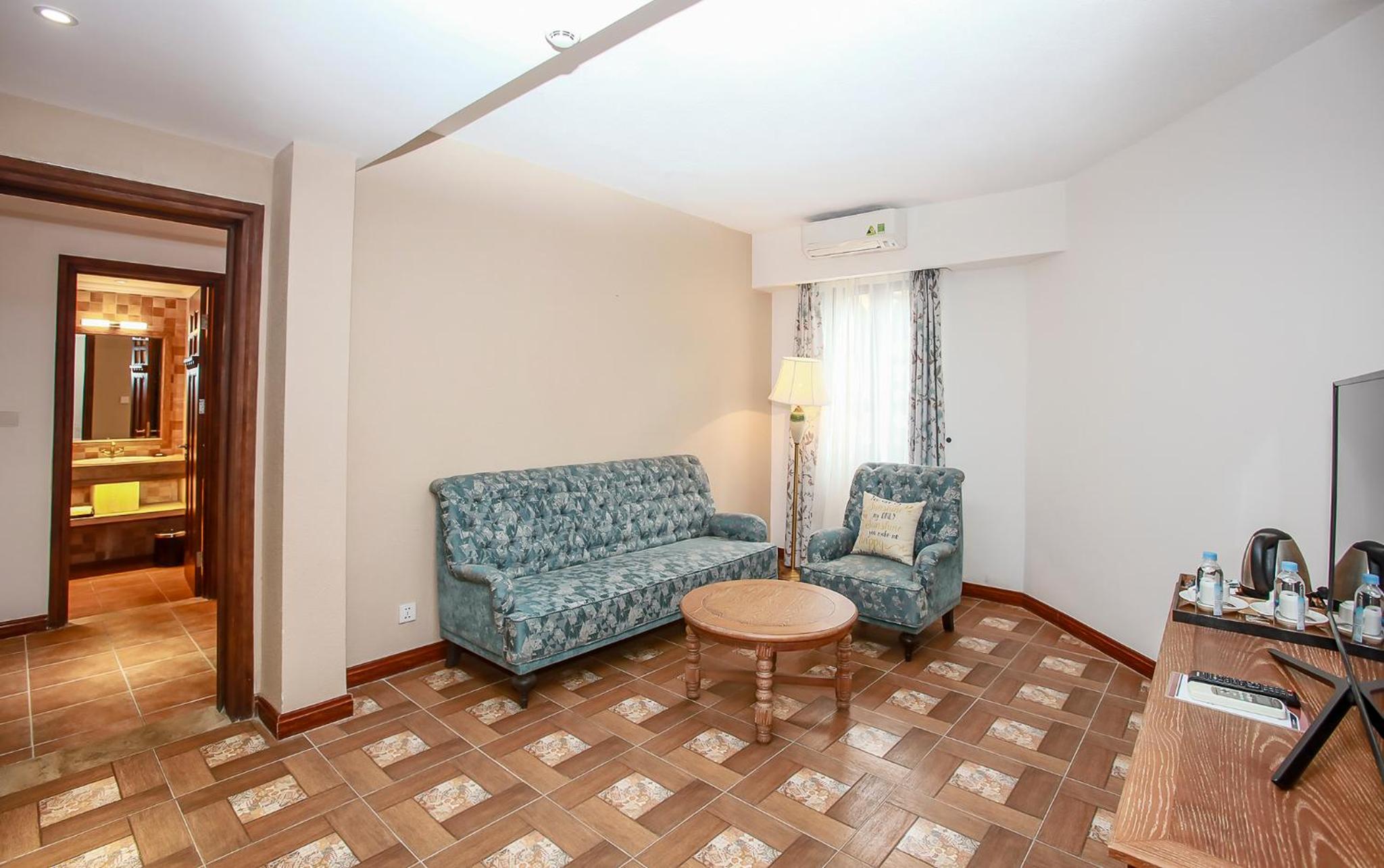 Suite - Photo 3
