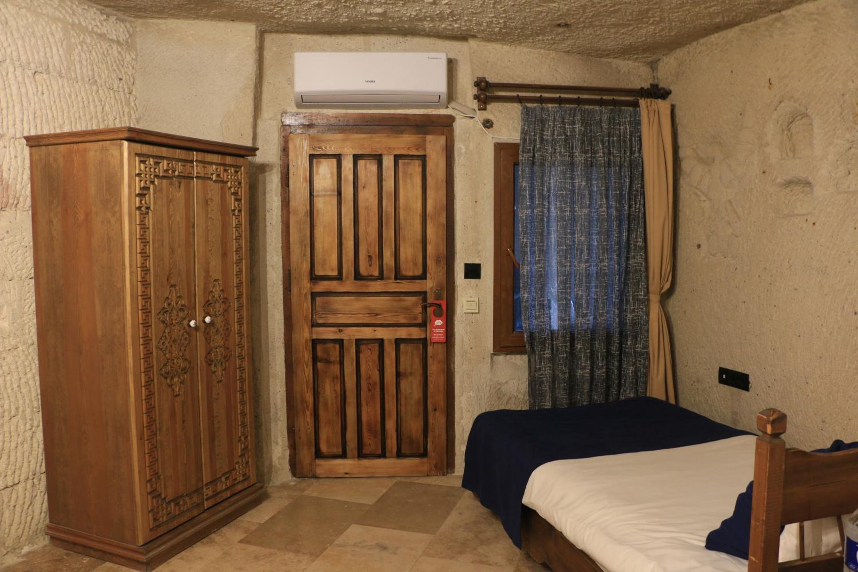 Standard Family Room - Photo 11