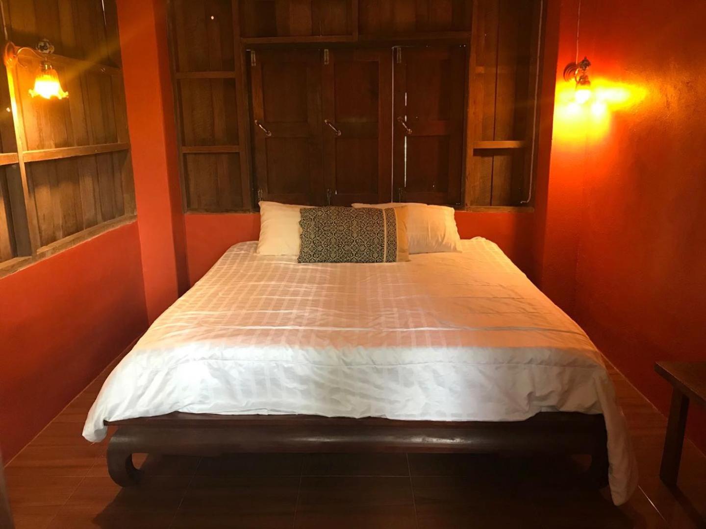 Double Room with Private Bathroom - Photo 2
