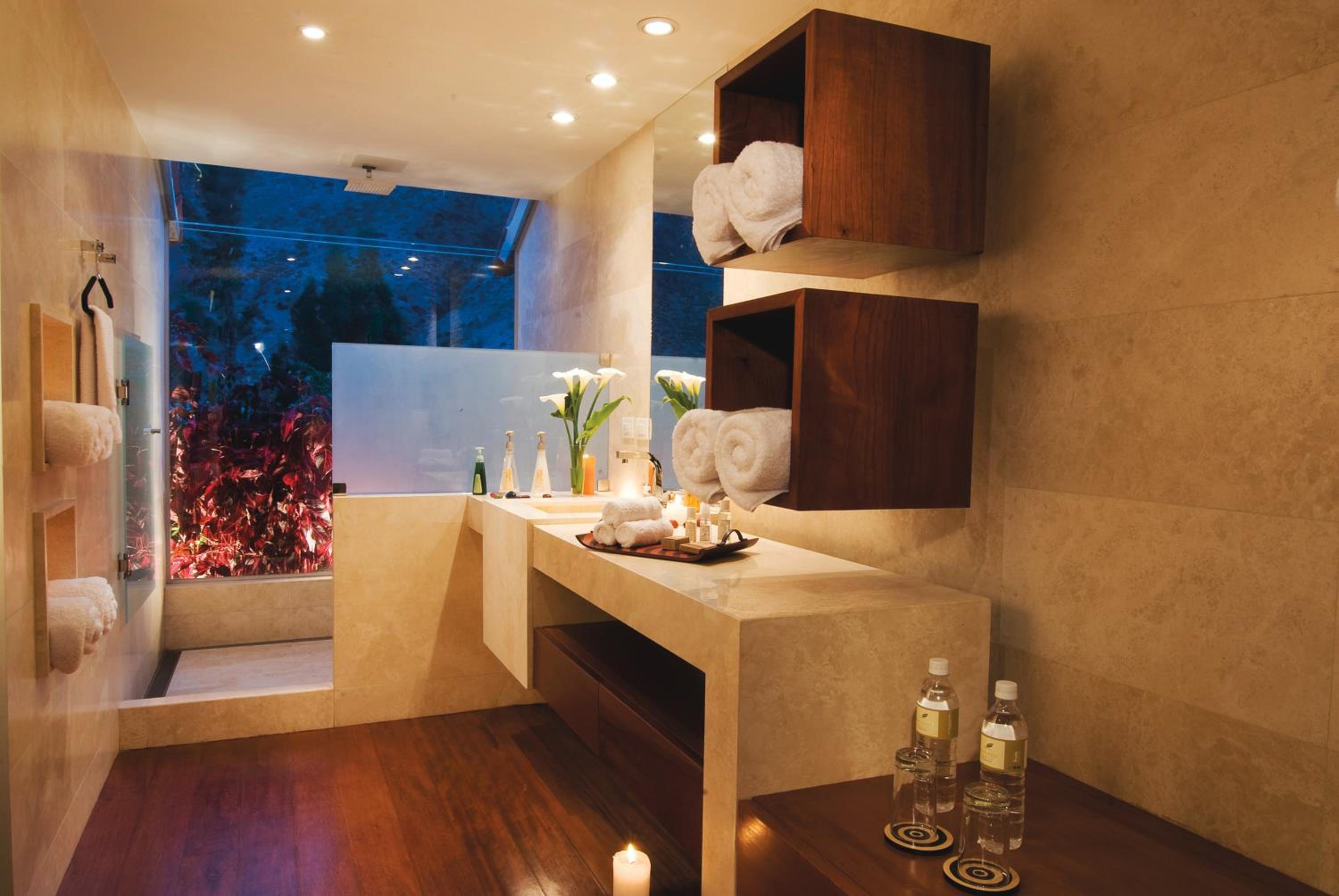Junior Suite with Two Queen Beds and Garden View  - Photo 2