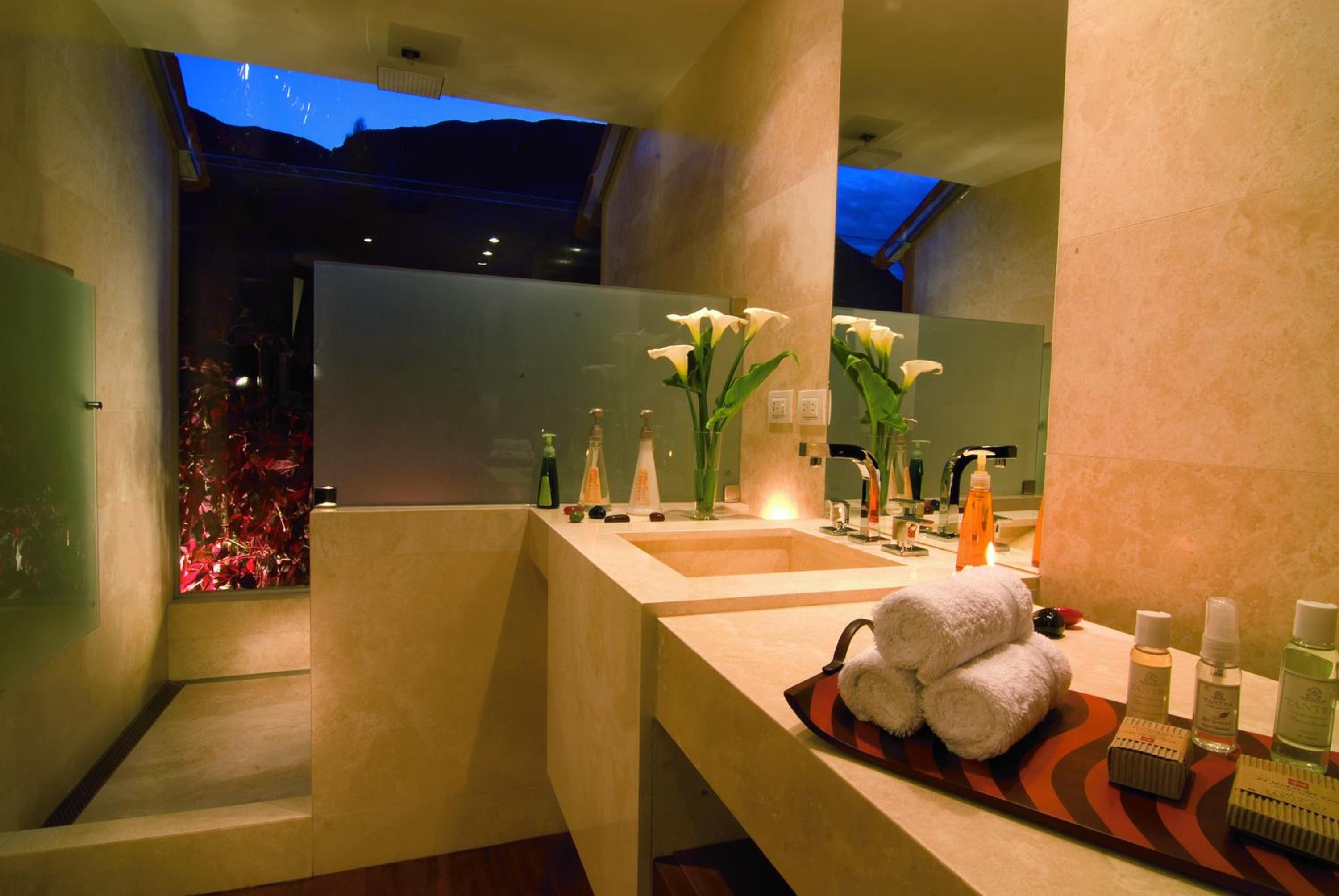 Junior Suite with Two Queen Beds and Garden View  - Photo 4