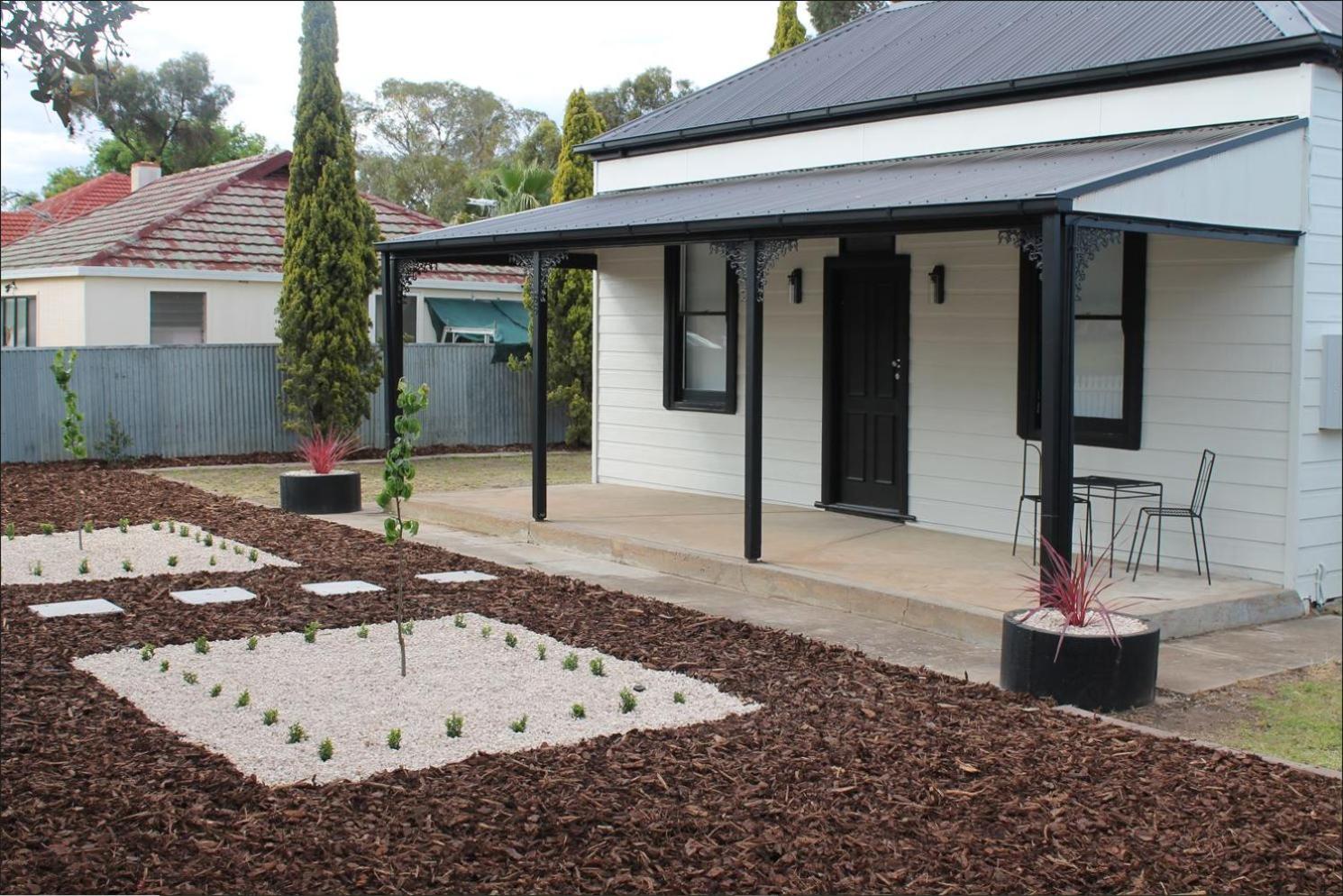Three-Bedroom House photo 2