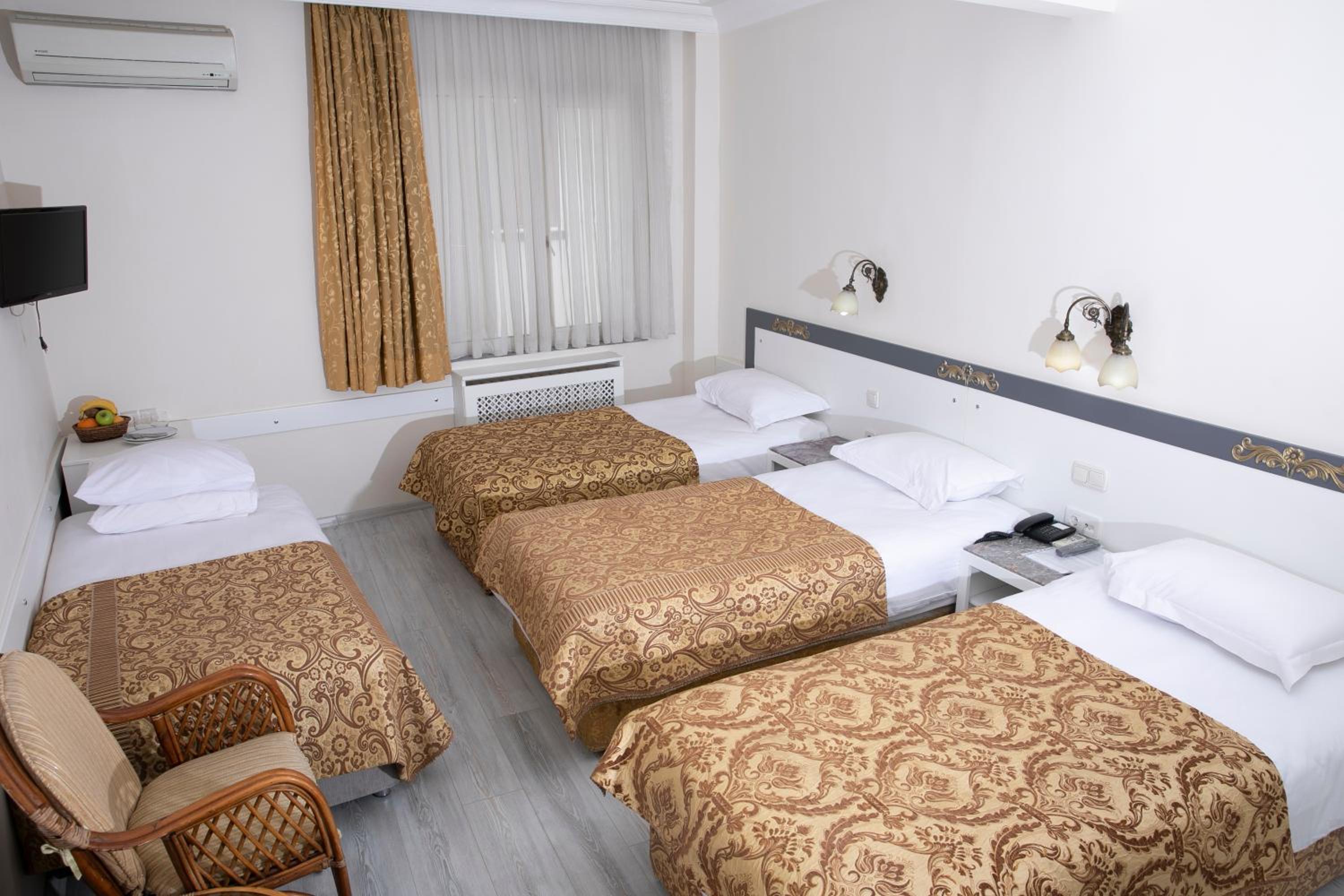 Economy Triple Room photo 1